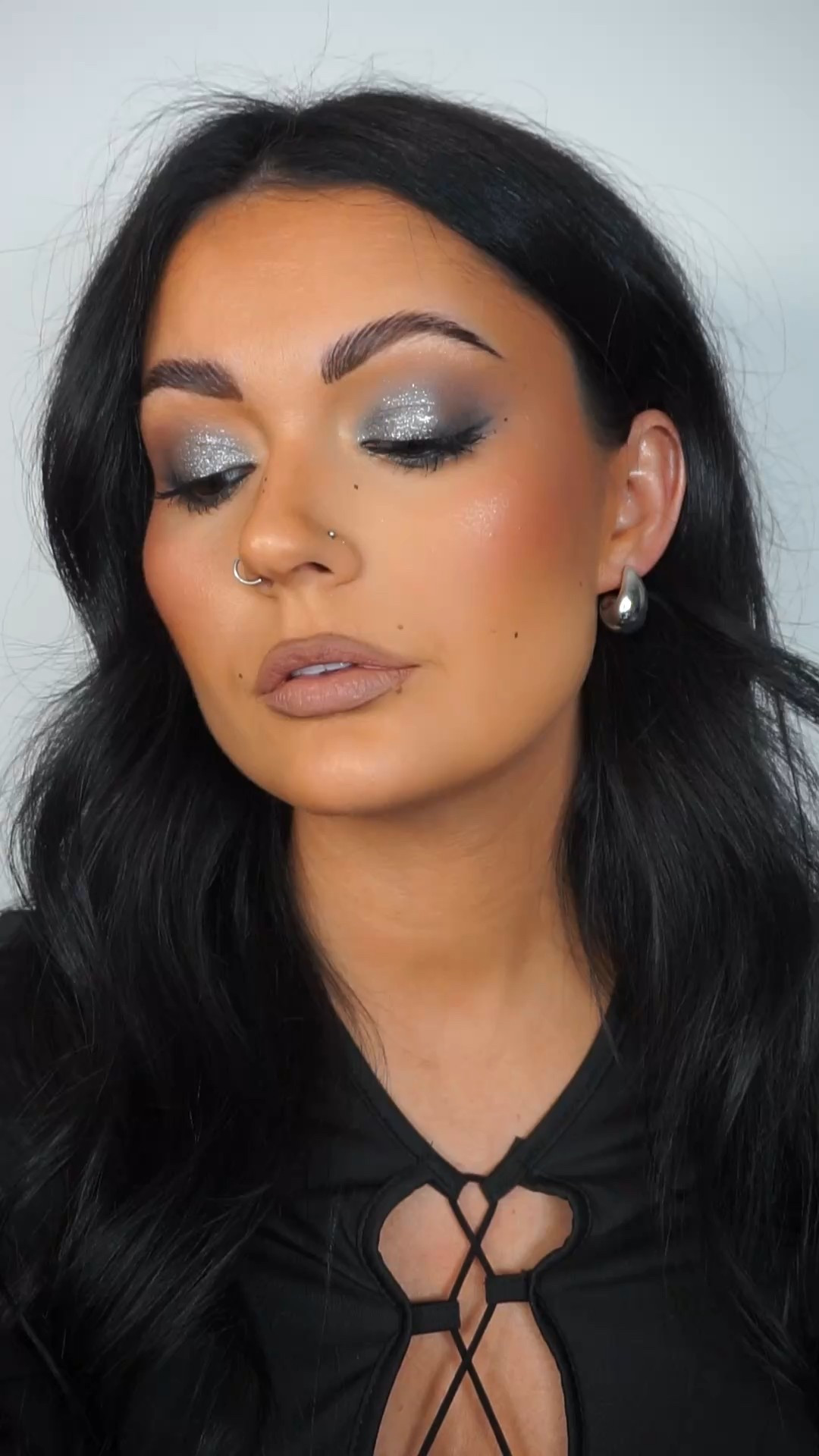 🖤🩶 Classic Smokey glam 💨 #makeup #smokeyeye #makeuproutine #makeuptips #alt #glam #grungemakeup

#LTKbeauty #LTKpartywear #LTKstyletip