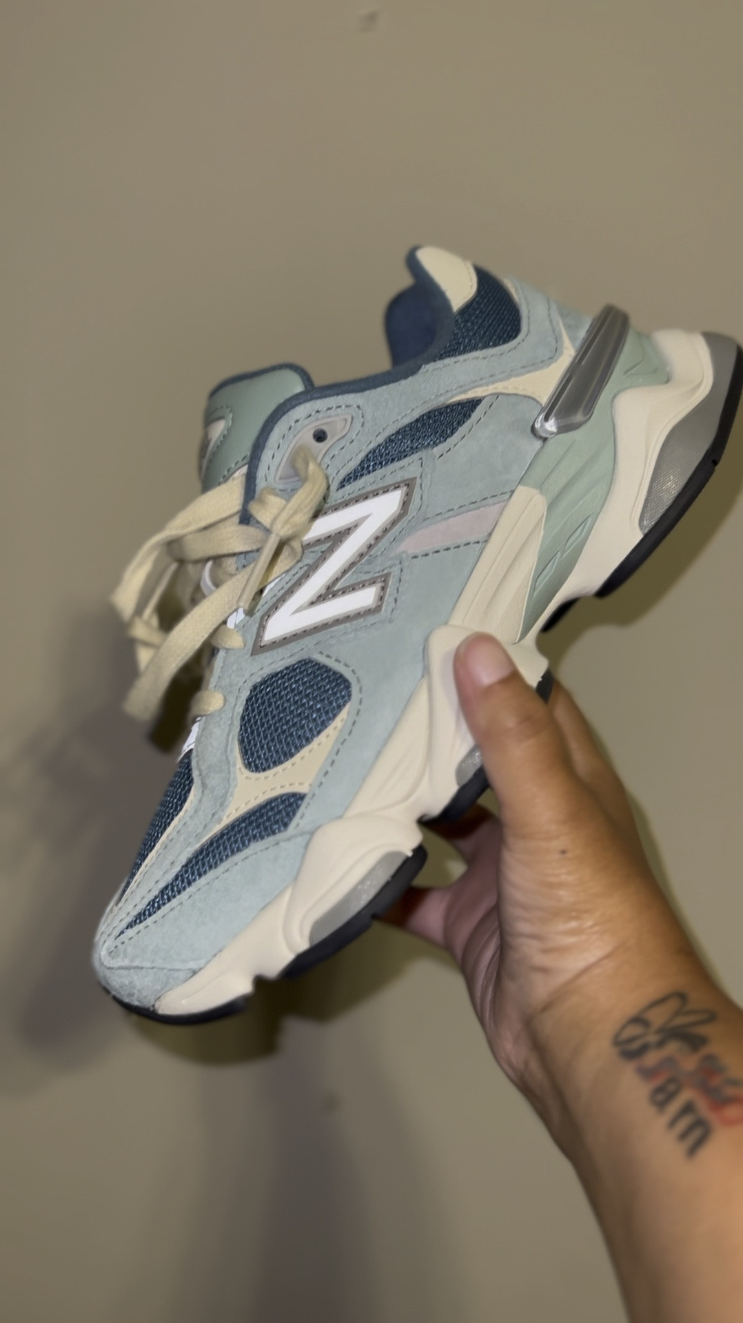 Whewwwww 
New Balance Really doing their thang ! 
I’m a huge fan of the 9060 silhouette so it was a no brainer when I saw them. 
