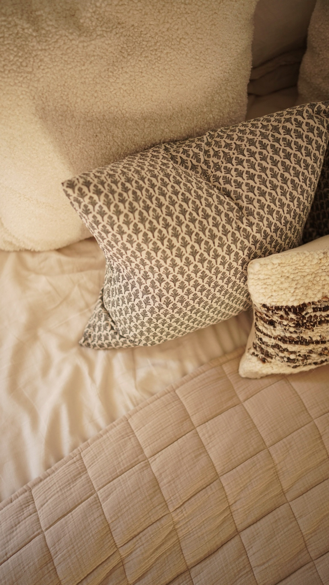 Pillows 
Bed pillows 
Lumbar pillows
Quilt 

#LTKSeasonal #LTKhome #LTKHoliday