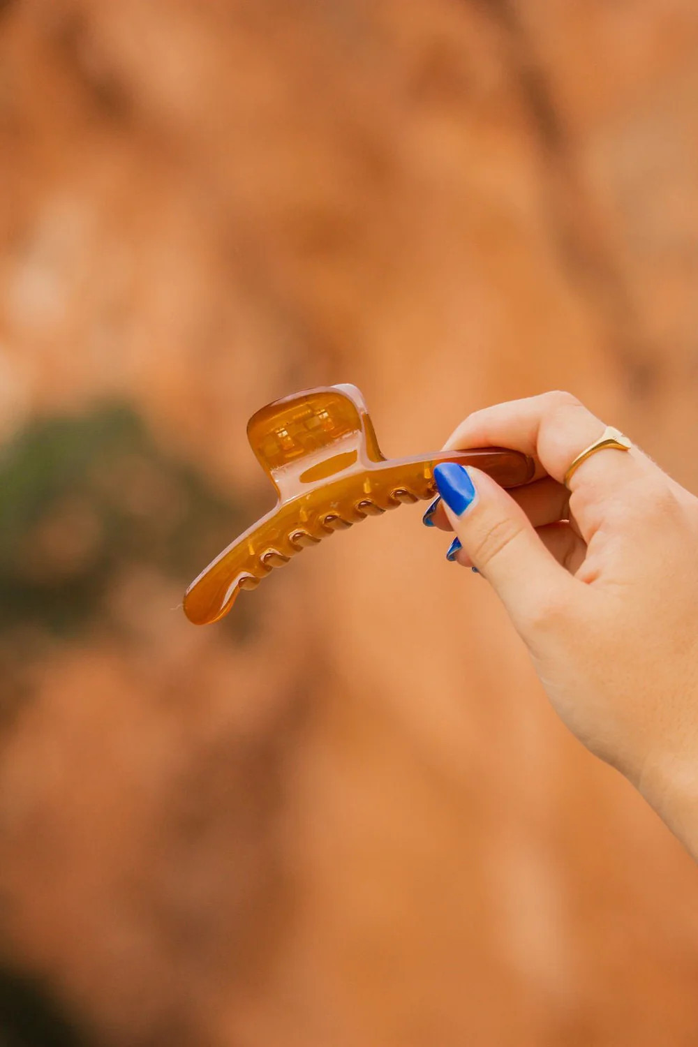 Simple Curved Claw Clip | Shop Andi