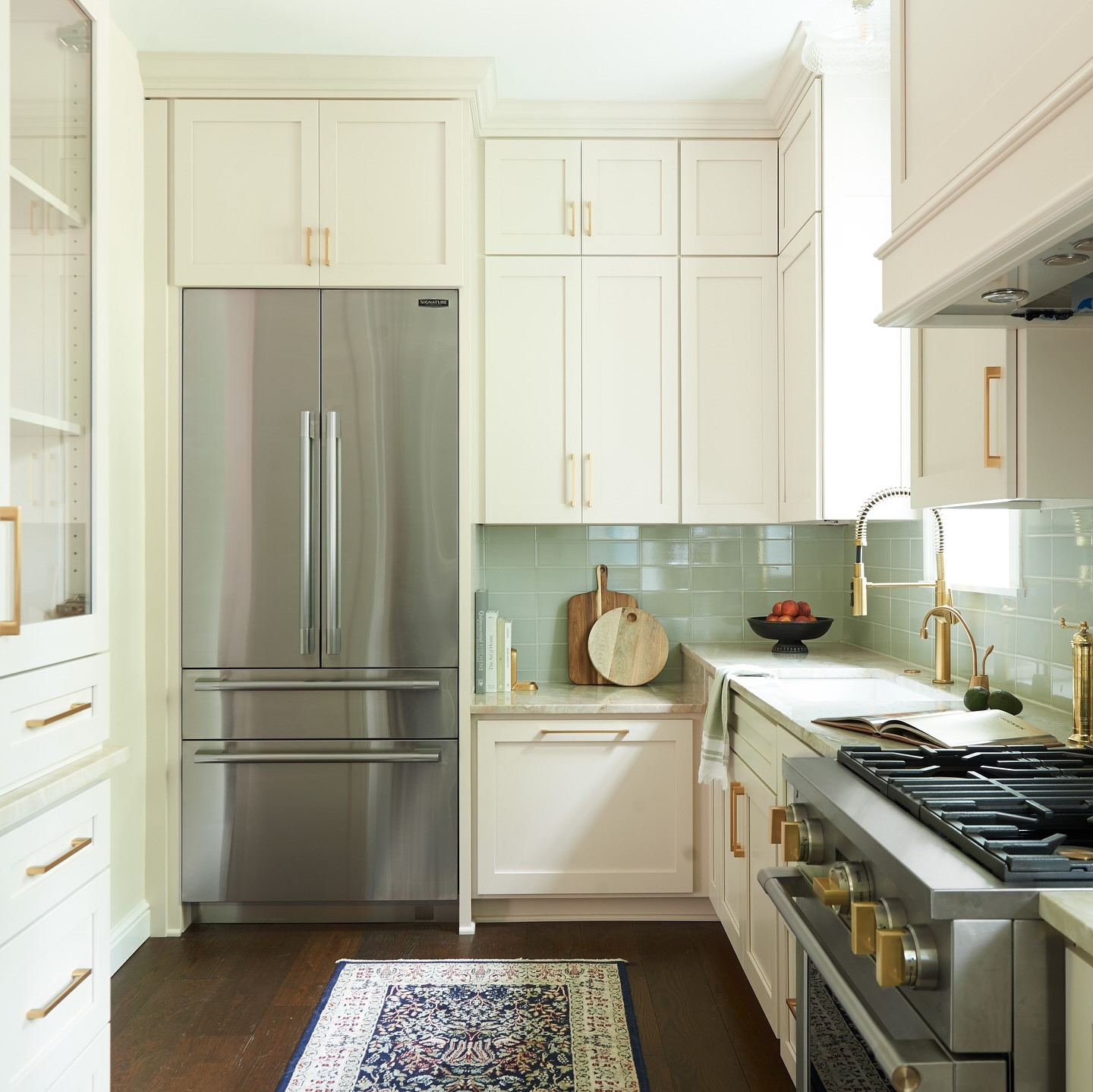 I want to talk about this perfect little corner.

Let’s be honest. Is a table-height cabinet “normal” in a kitchen? Not always. But when your client loves to bake, you throw “normal” out the window and design what works best for them!

This lowered countertop surface gives her the perfect spot to mix, roll, and knead. Comfortable, functional, and totally custom.

And underneath? An extra-wide double trash pull-out (because baking = lots of cleanup), plus bonus storage on the side for all the bags, ties, and odds & ends.

#thorntonid #marble #customkitchens #bakerskitchen #bakingathome #kitchenaidmixer #kitchen #kitchensofinstagram #housebeautiful #progress