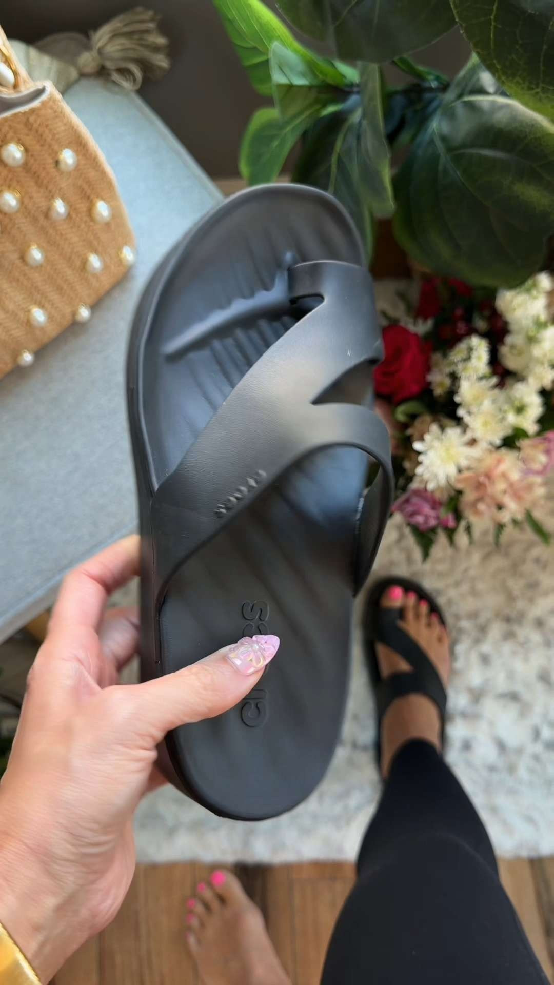 These are the sandals everyone keeps talking about lately. 

#LTKStyle #LTKShoes #LTKFinds #MinimalStyle #EverydayStyle #ChicComfort #earnscommissions 

 #LTKootd #LTKOver40 #LTKTravel