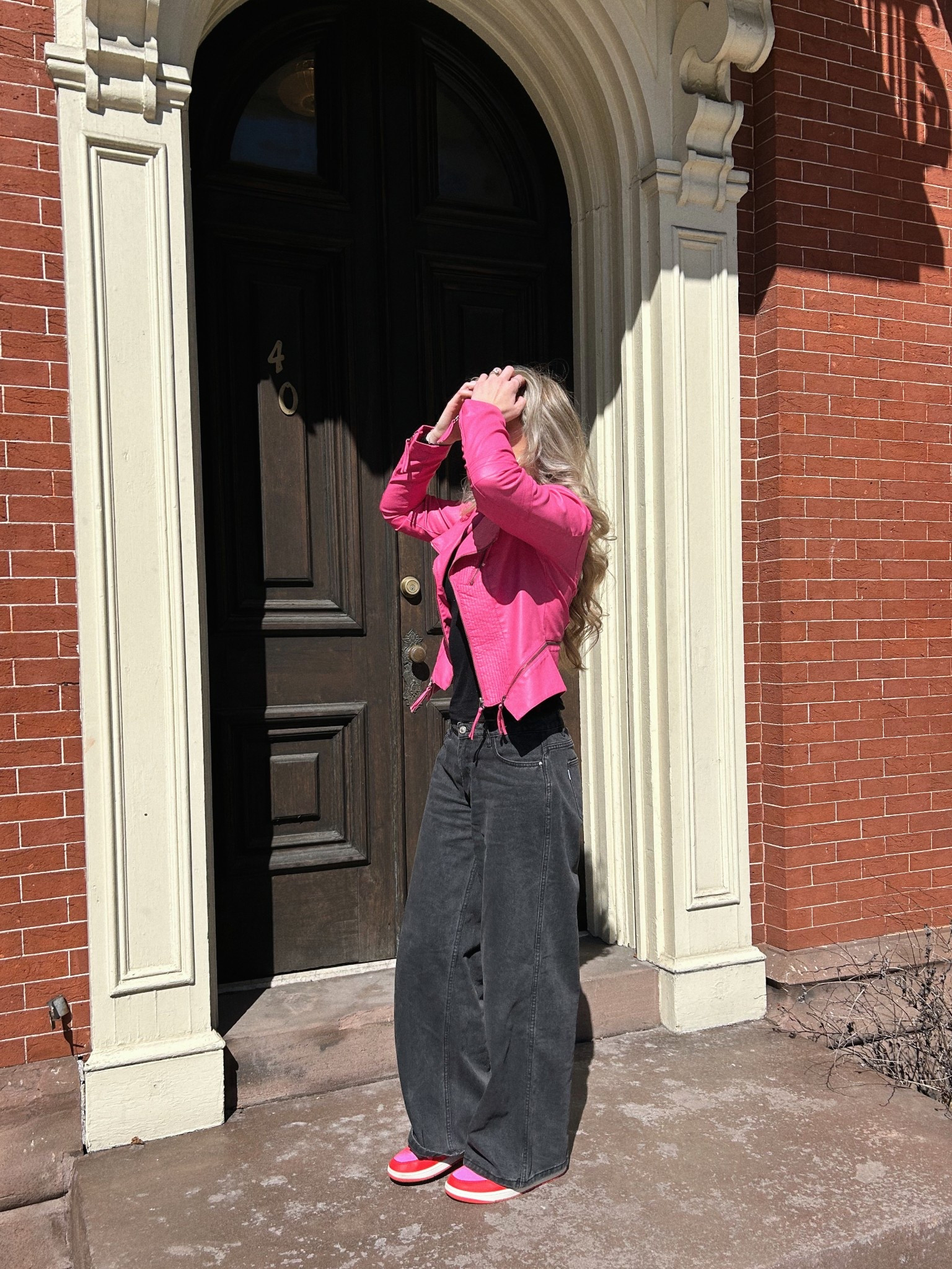 Feelin 🩷🫶🏼🌸🫧💞🎀🦩 in this pop of pink


Pink leather jacket, black jeans, wide leg jeans, black turtle neck, pink sneakers 

#LTKSaleAlert #LTKStyleTip #LTKShoeCrush