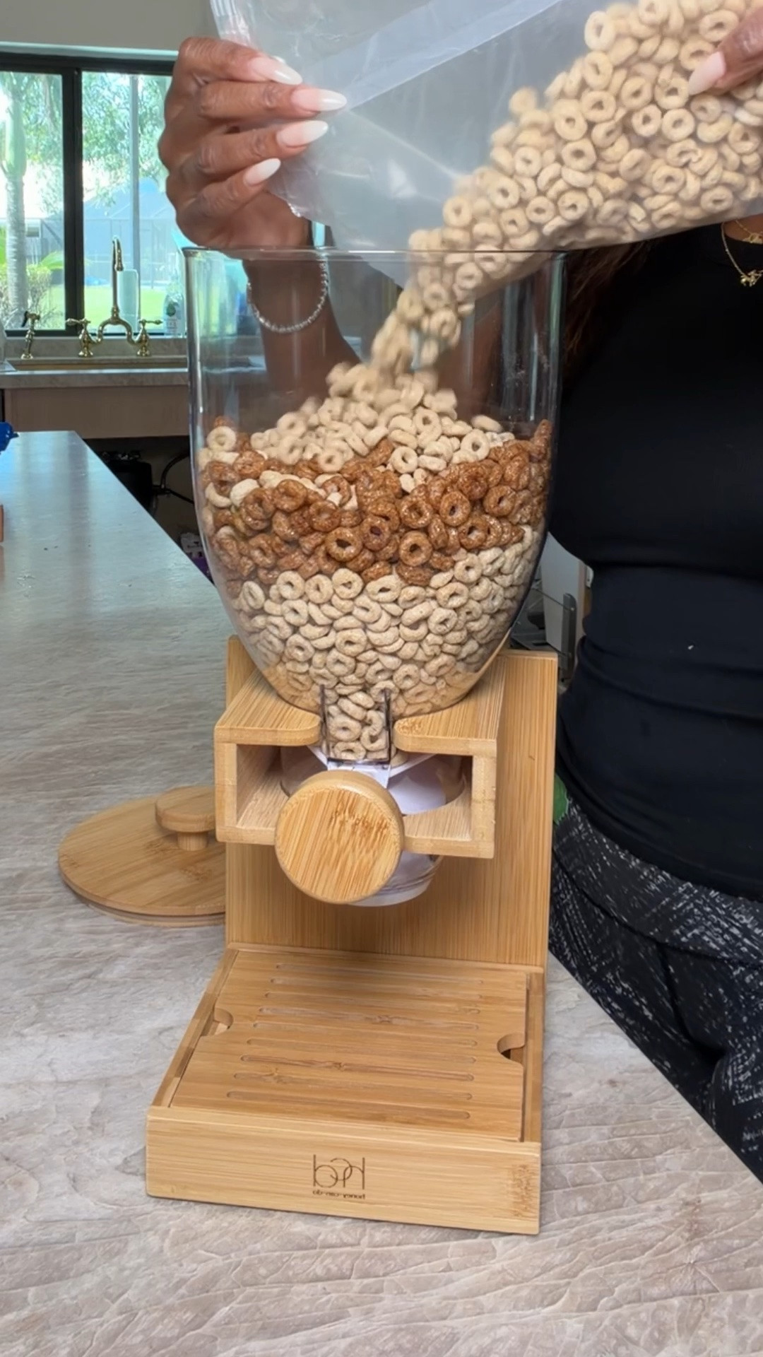 Scroll to shop! ✨ My favorite cereal storage containers. Everything is linked below.👇🏾

Desliza para comprar. ✨ Mis recipientes favoritos para guardar cereal.

📲 Download the free LTK app & follow me @kirasfashionfinds to shop all my daily finds.

#LTKvlog #LTKfoodie #LTKmorningroutine
