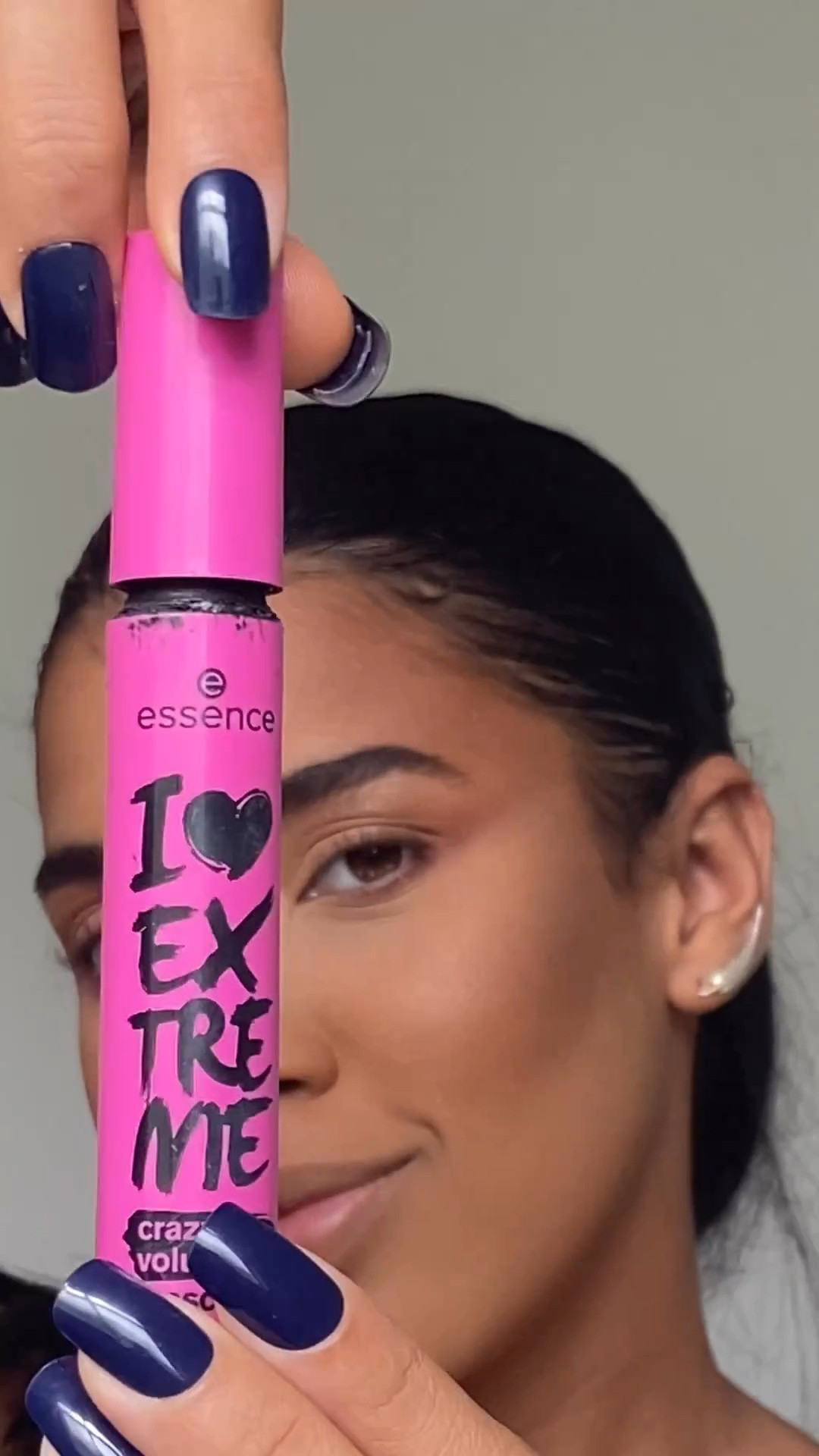 A #essencecosmetics entregou tudo nessa máscara,ela deixa os cílios super alongados e você consegue construir camadas sem acumular produto,não sai da minha bolsa por nada 🤎

#mesdasmaesltk #ltkbeauty #make #makeup 

#LTKU #LTKbeauty #LTKbrasil