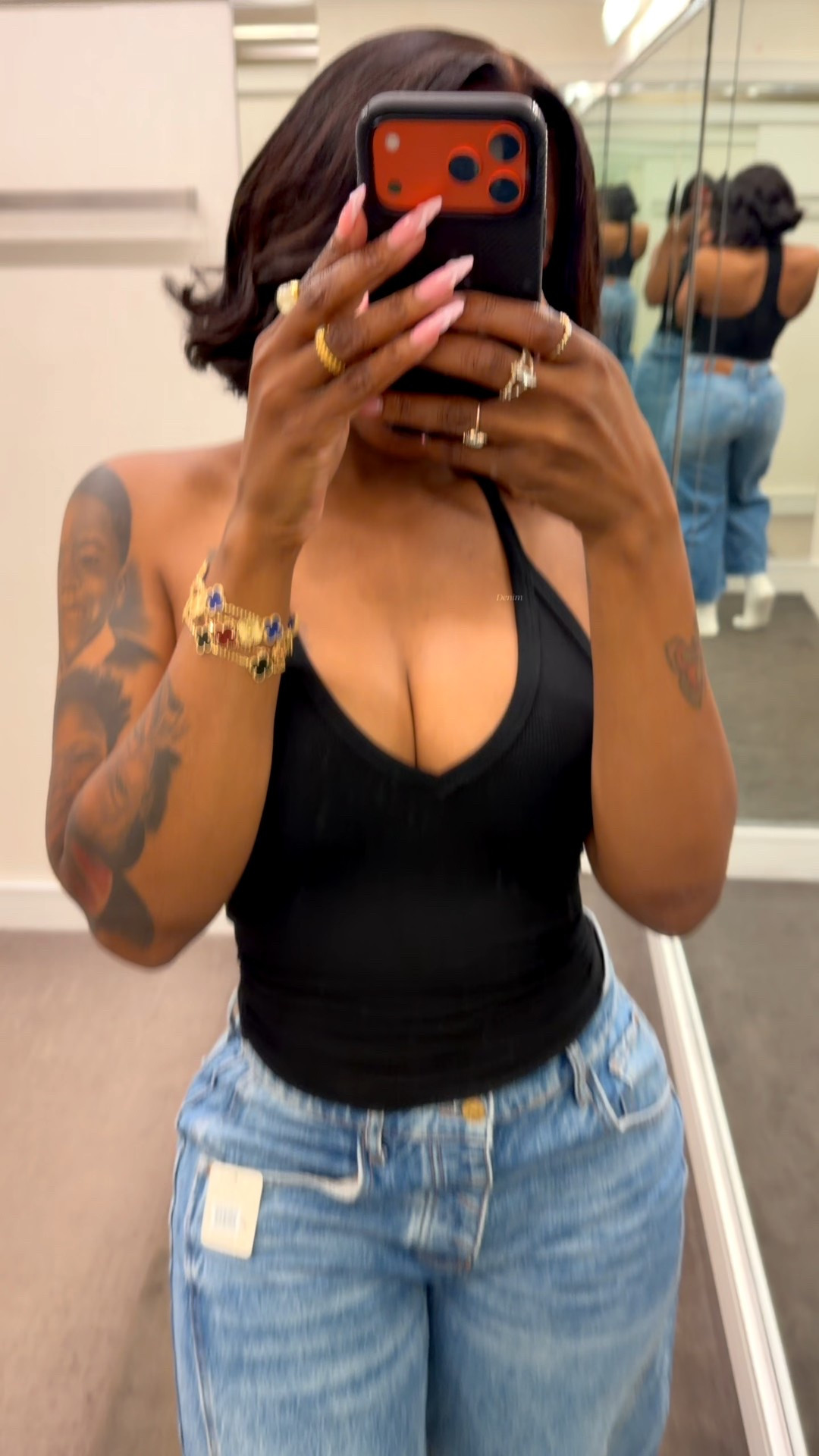 The perfect denim

Im wearing a size 28


#LTKootd