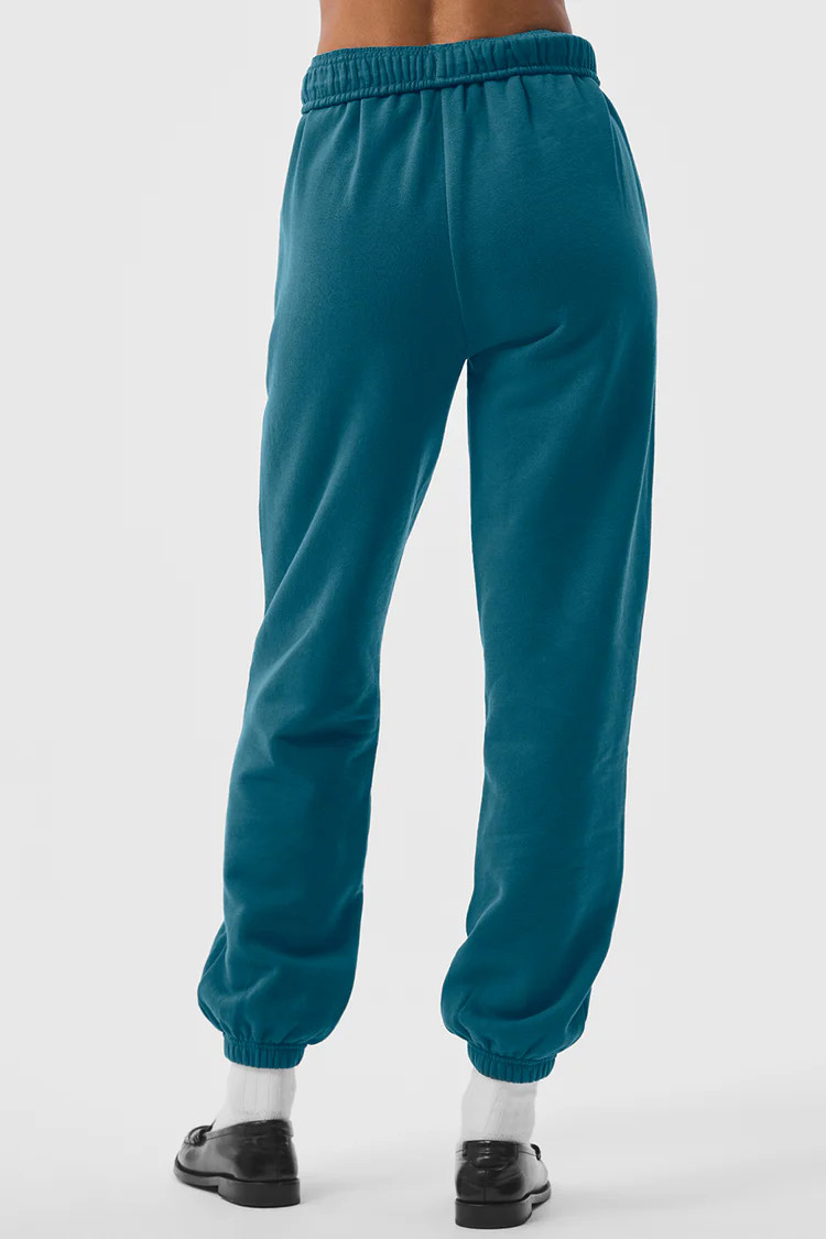 Accolade Sweatpant | Alo Yoga