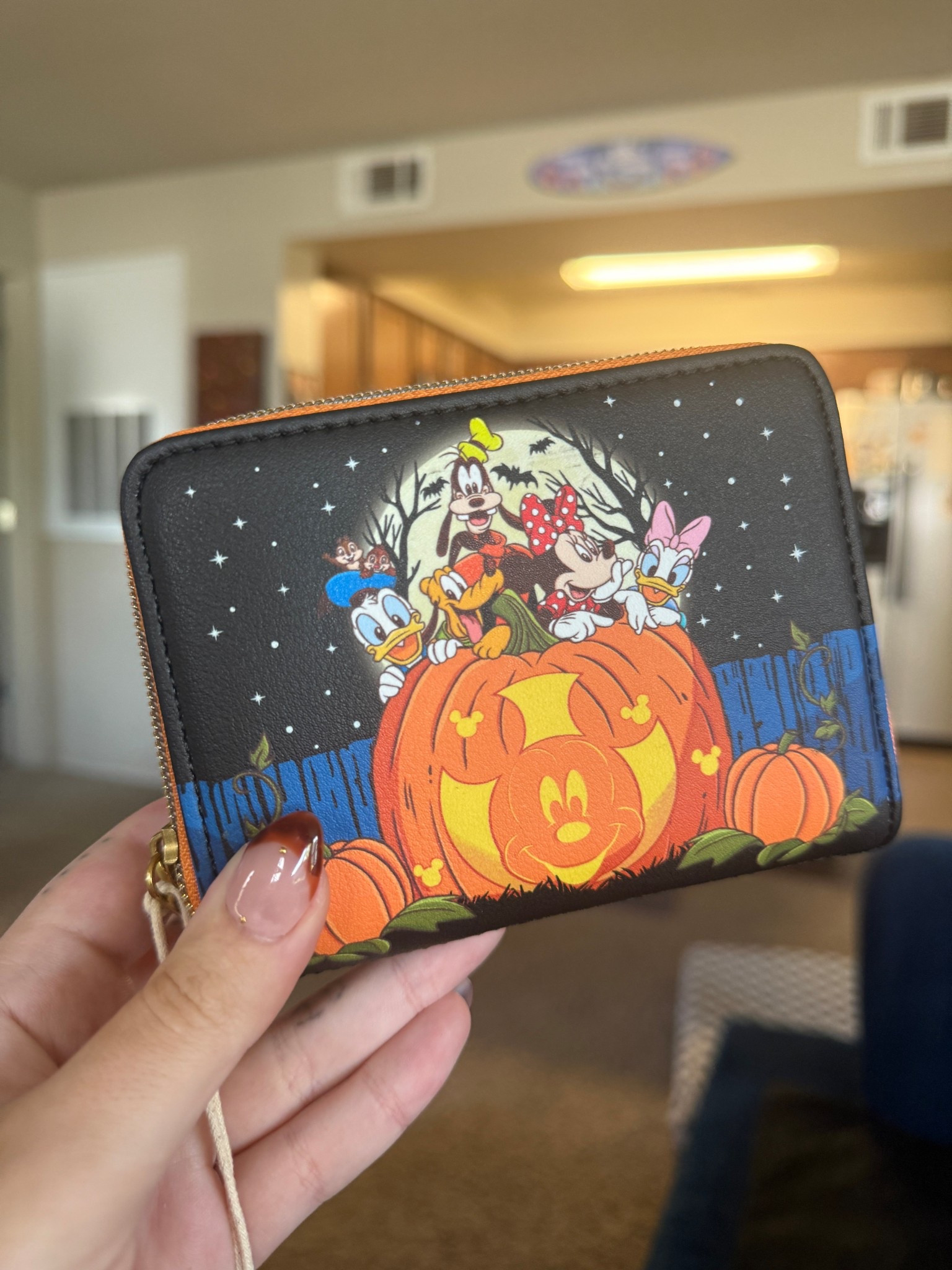 The CUTEST Disney Halloween wallet! By Loungefly from Hot Topic!

#halloween #halloweenpurse #halloweenwallet #hallweenbag

#LTKSeasonal #LTKFindsUnder50