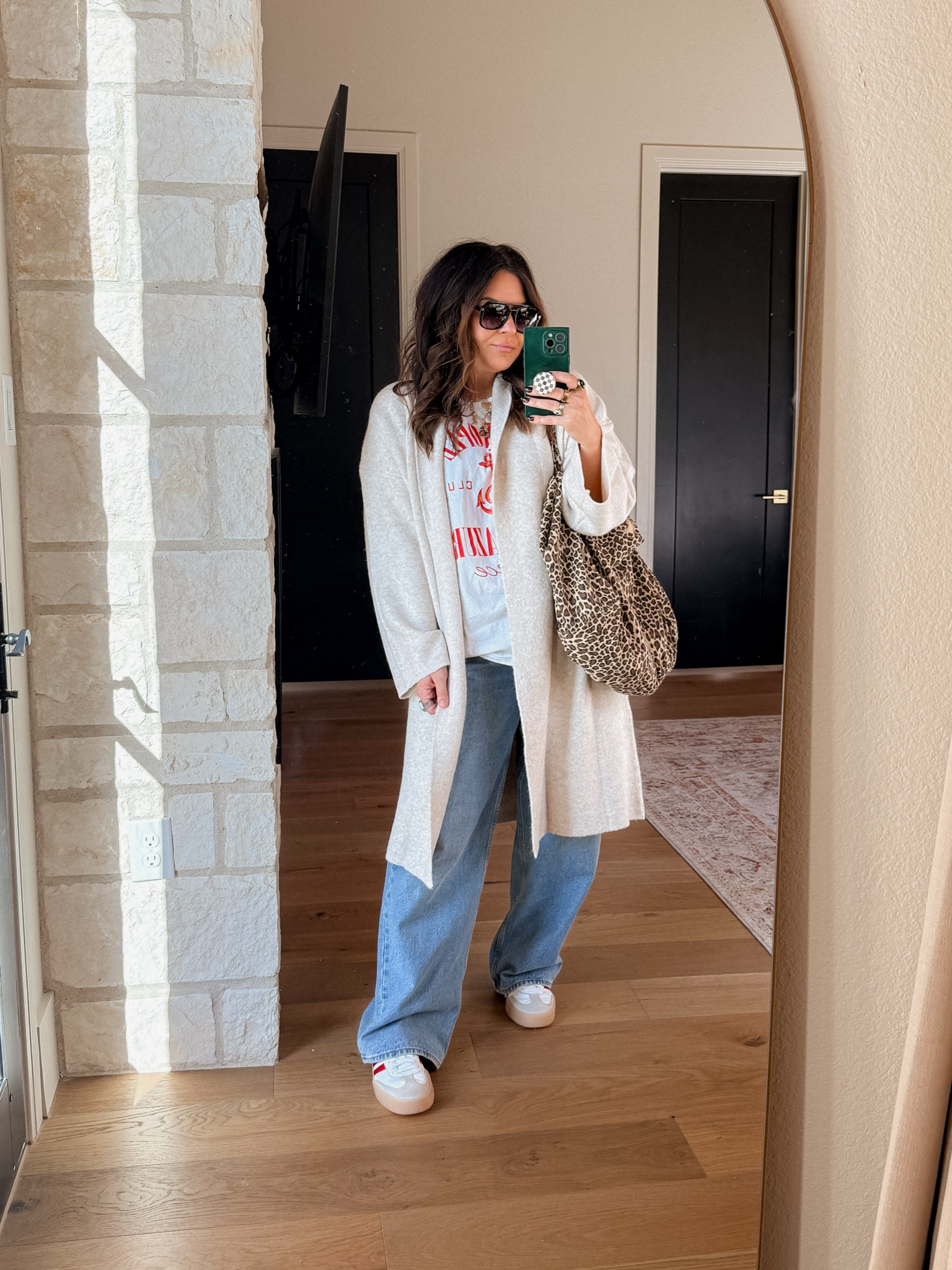 First pair of jeans in 2025
Abercrombie mid rise slouchy: TTS (size 32)
Tee: XXL
Cardigan: XXL
Sambae: TTS


#LTKFindsUnder50 #LTKMidsize #LTKStyleTip