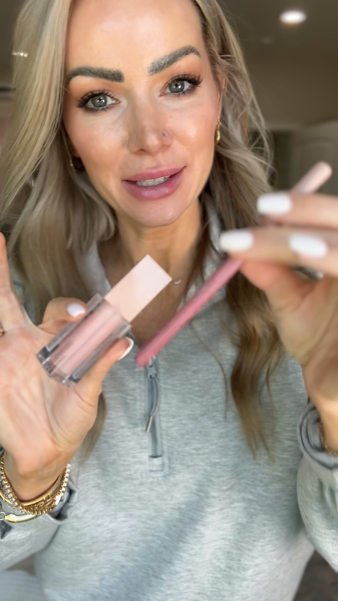 Affordable lip combo I’m loving!! The liner and gloss both have hylaluronic acid that make your lips feel so smooth!!!
Liner shade line leader 
Gloss shade ice 
But there are so many beautiful colors 

#LTKFindsUnder50 #LTKBeauty #LTKSaleAlert