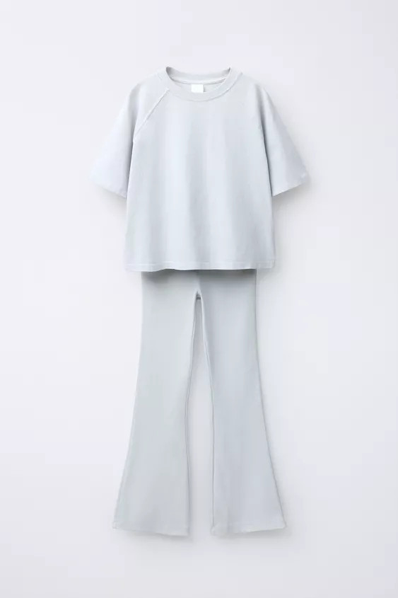 HEAVY WEIGHT T-SHIRT AND WASHED EFFECT RIB FLARE LEGGINGS SET | Zara US