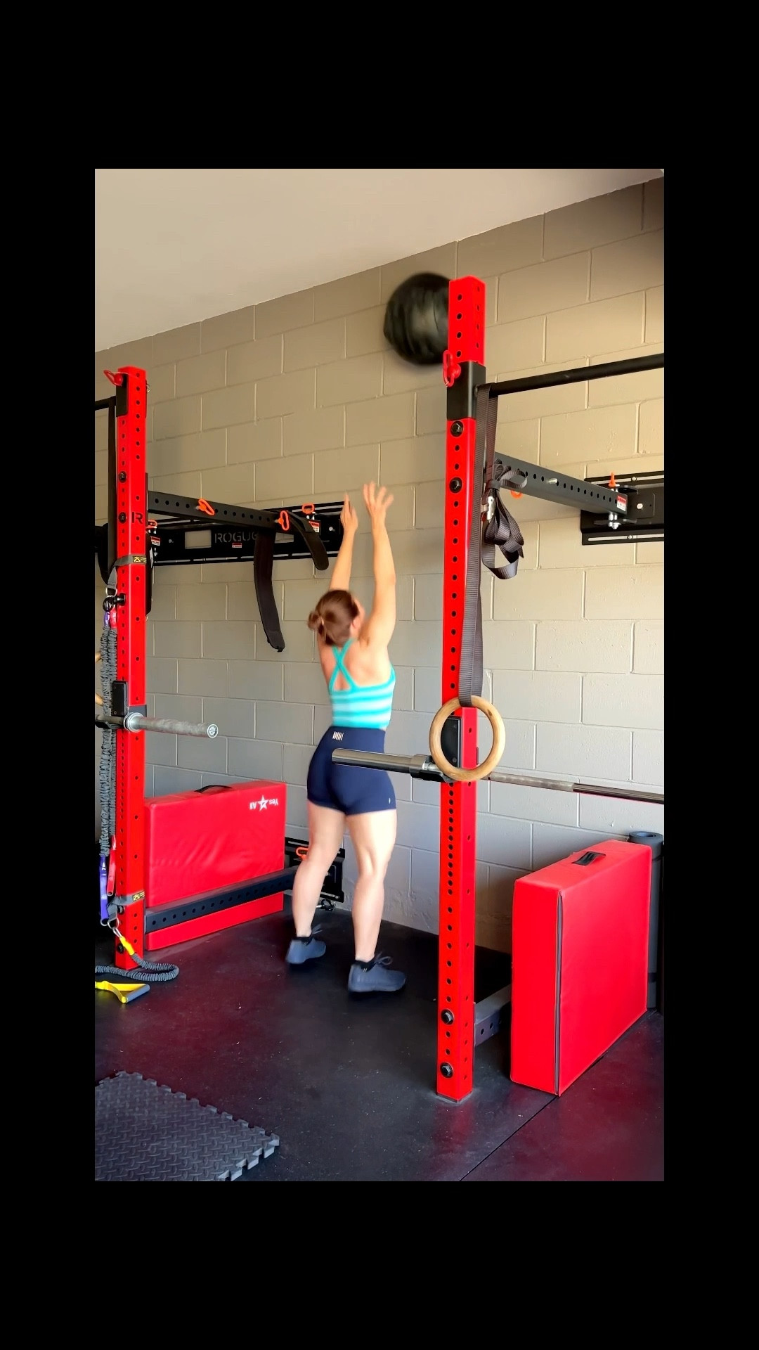 Workout of the day - also my nobull biker shorts are pretty amazing, I also have them in white

Work out:
21 EMOM (every minute on the minute)
Barbell Inverted Rows
Wallball shots
Dead bug w/ plate

#LTKActive #LTKPetite #LTKfitnessgoals