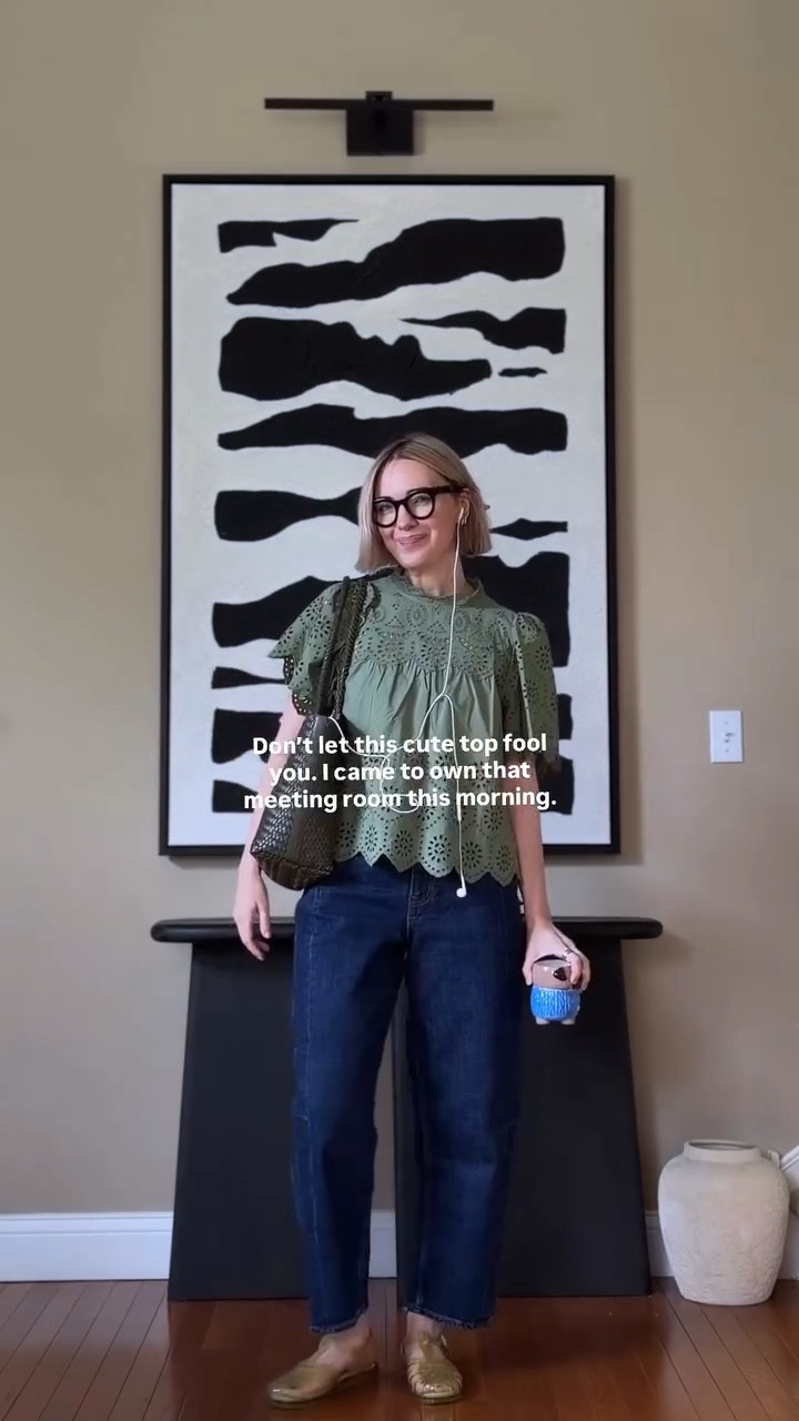 Happy Wednesday guys!
#ootd #outfitinspo #styleinspo #effortlessstyle #springoutfit 
@oldnavy @madewell @melissaofficial

Barrel jeans, barrel leg trousers, oversized fit, easy ways to dress,
fashion for women, fashion over 40, coffee date, effortless styling, fashion reel, fashion influencer, dressing in your 40s, spring fashion, business casual, work outfit, old navy style.