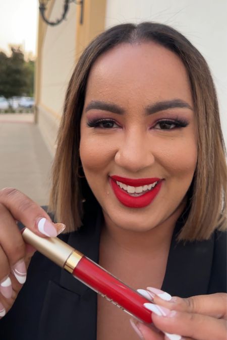 What type of 💄girl are you for date night? Team Red  lip or team brown❤️🤎 

No matter what color you prefer @walmart is having their beauty glow up event right now and you can save on tons of beauty products including my favorite red lip!  

#walmartpartner #walmartbeauty 

#LTKbeauty