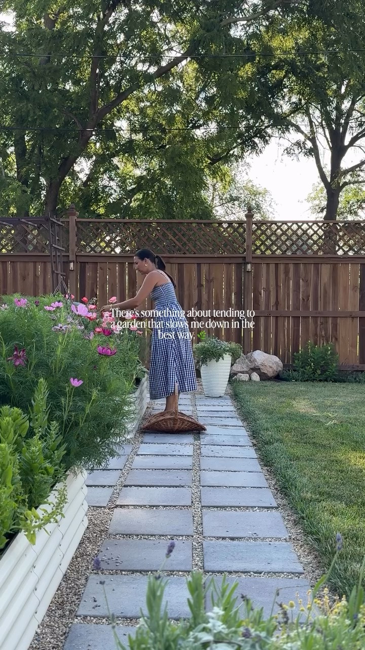 The quiet evening watering sessions. Checking on the hydrangeas like they’re family members.

Walking through the garden first thing in the morning before the rest of the house wakes up.

None of it is particularly glamorous… but somehow it feels like the kind of life I always hoped for. 🤍
Maybe that’s the beauty of growing things.

They teach you to slow down long enough to notice what’s already right in front of you. ☀️

-

#GardenLife
#SlowLivingHome
#CozyLifestyle
#RomanticizeYourLife
#CutFlowerGarden