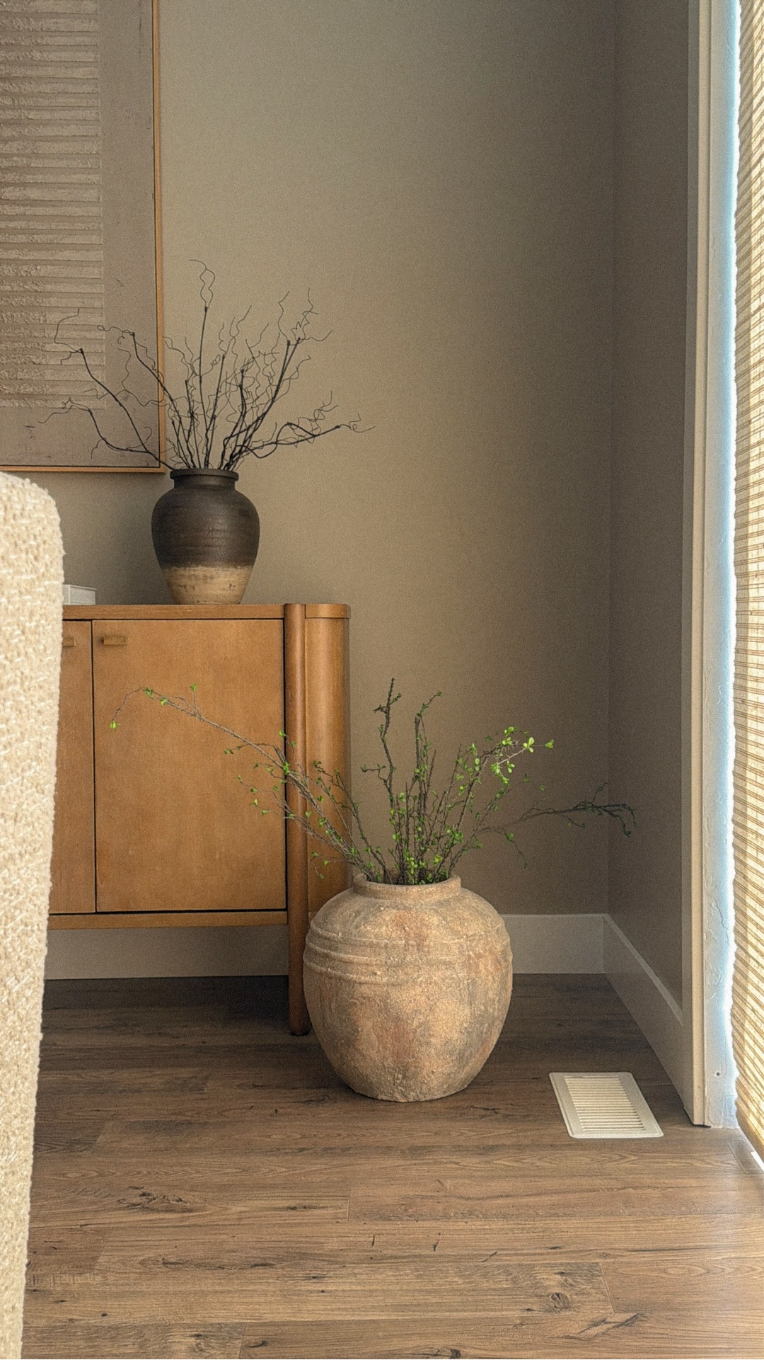 Styling made effortless with Wayfair! This weathered terracotta vase with textured ridges works beautifully indoors or outdoors. Paired with a set of faux birch branches by my sideboard, it adds a cozy, earthy touch to any space — perfect for farmhouse, coastal, or modern décor.

✨Comment “shop” to elevate your space now

#ad #WayfairElevate #WayfairCreator #Wayfair #HomeDecorInspo @wayfair