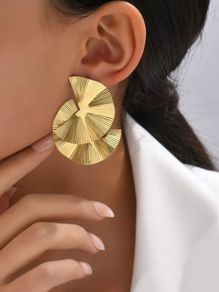 Textured Metal Stud Earrings
       
              
              GBP£1.50      
        Make 3 ... | SHEIN