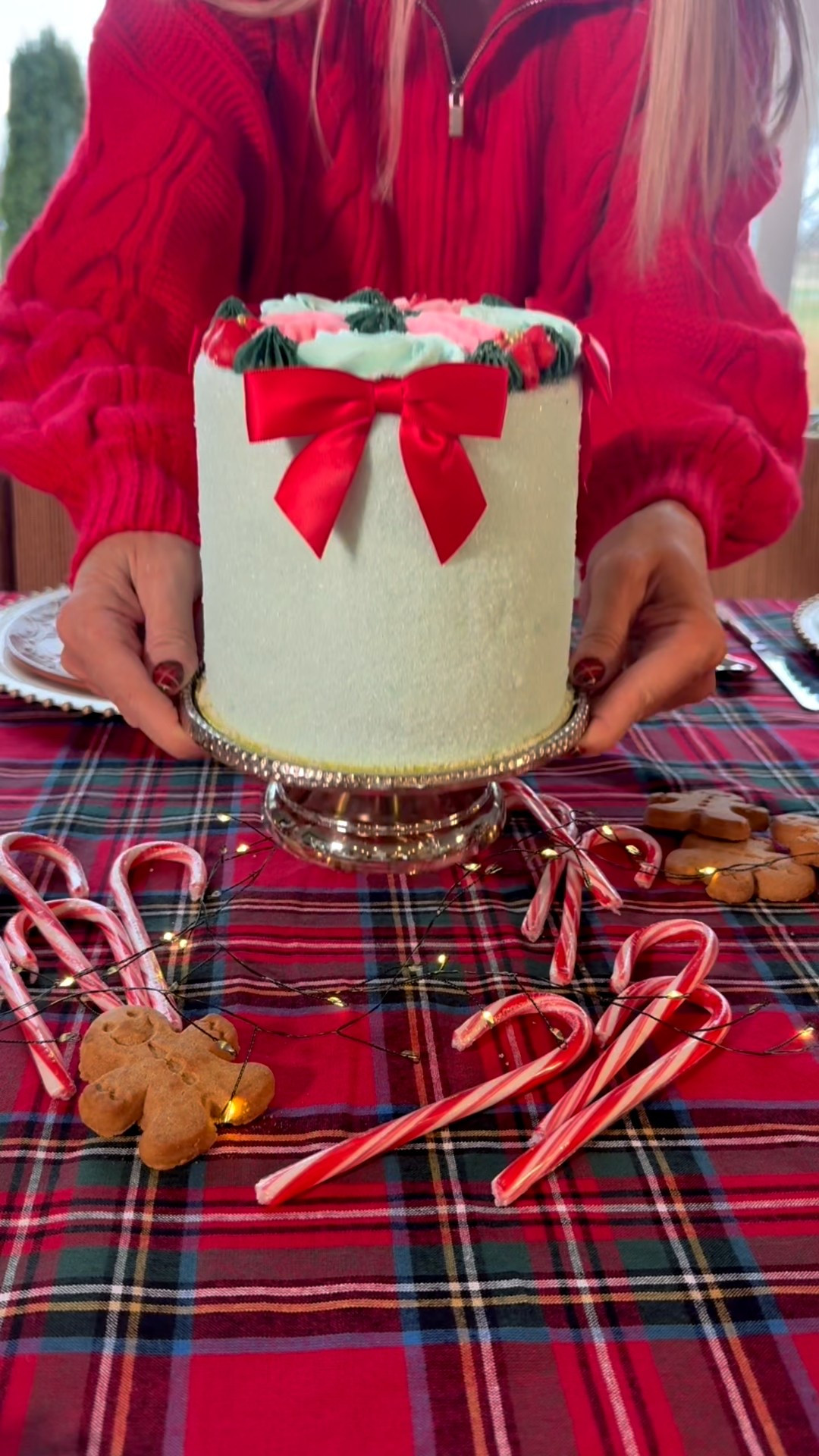 Make your holidays even sweeter with a decadent, show-stopping cake delivered right to your door from @goldbelly 🤎✨
This beauty is the Holiday Ribbon & Ruffles cake by Trophy Cakes, and it tastes every bit as dreamy as it looks.

Perfect for gatherings, gifting, or adding a little magic to your holiday table.
Trust me… this one’s unforgettable. 🎄🍰 
I linked a few more of my favorites as well! 

#LTKHoliday #LTKfoodie #LTKGiftGuide