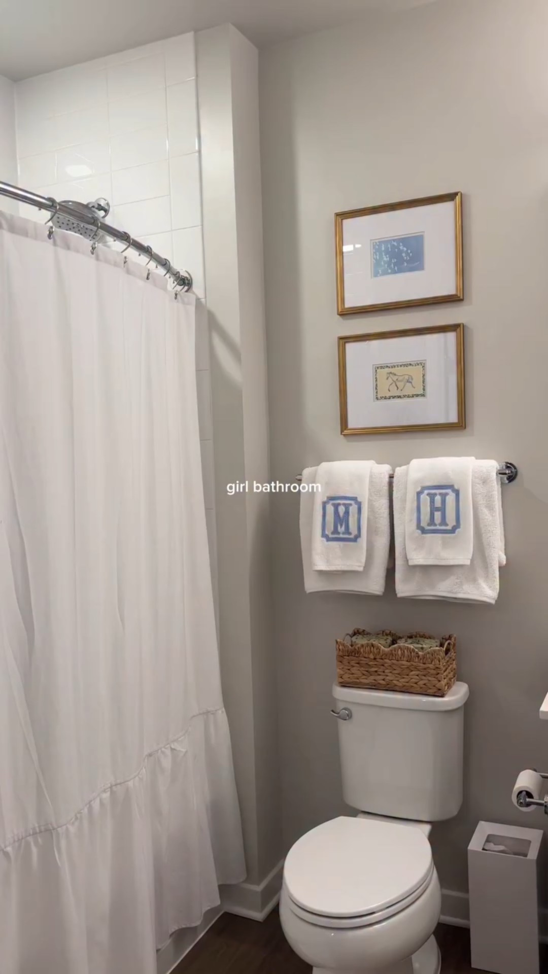 making the absolute most of my apartment bathroom…thinking of possibly adding wallpaper?🤭 

also if you couldn’t tell i love the blue/green color combo!🤍

#decor #girlapartment #bathroomdecor #aesthetic #roominspo