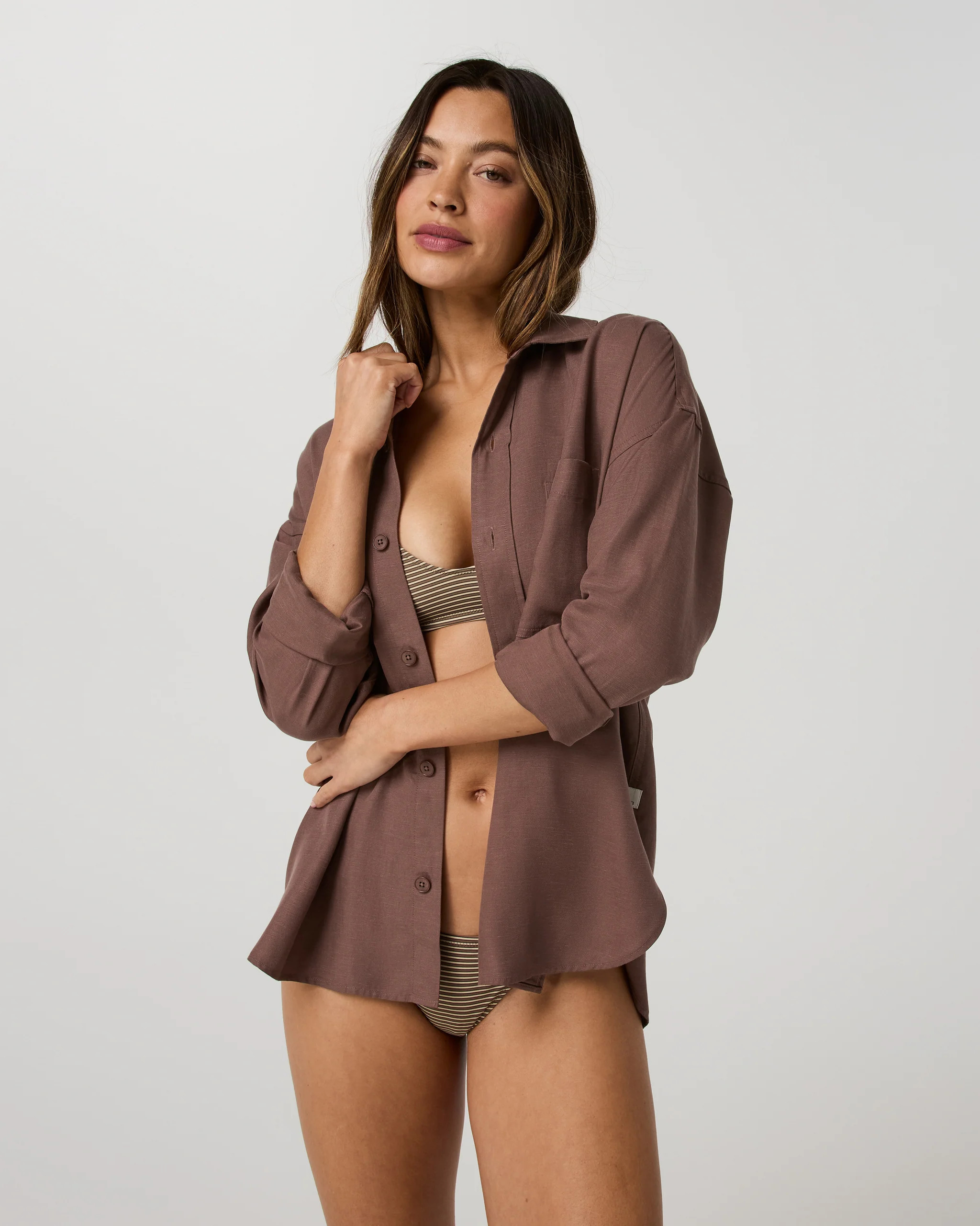 Trestles Twill Button Up – Women's Sable Oversized Shirt – Vuori | Vuori Clothing (US & Canada)