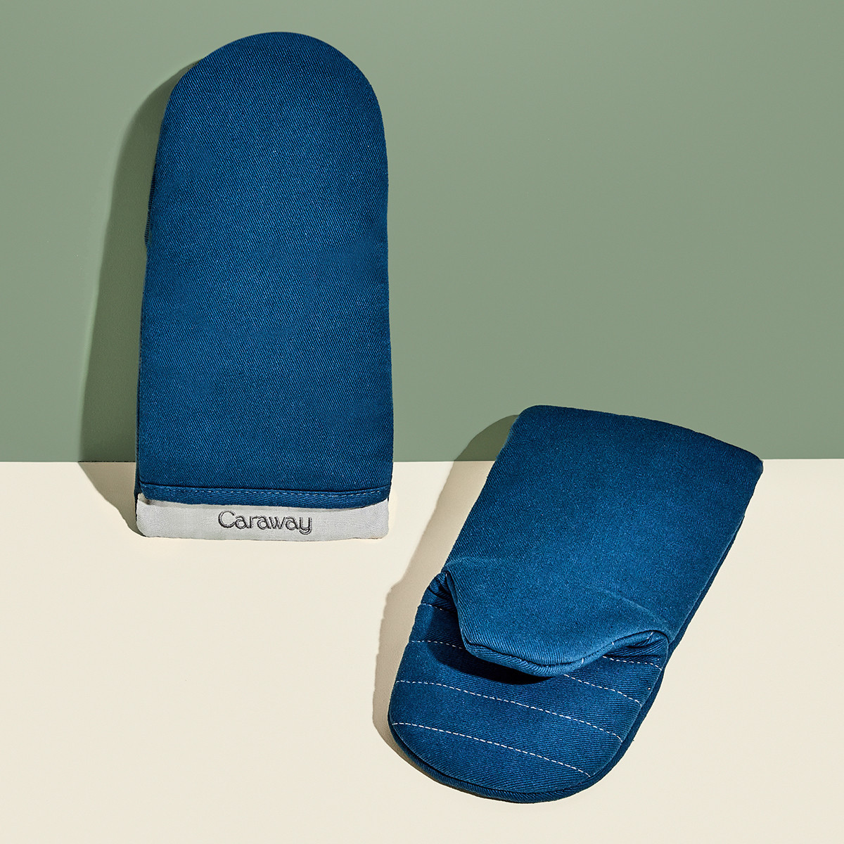 Oven Mitts In Navy | 100% Organic Cotton | Caraway | Caraway