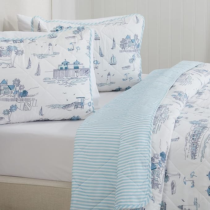 3-Piece Coastal Toile Reversible King Quilt Set with Shams. Beach Theme Coastal Bedding Coverlet ... | Amazon (US)