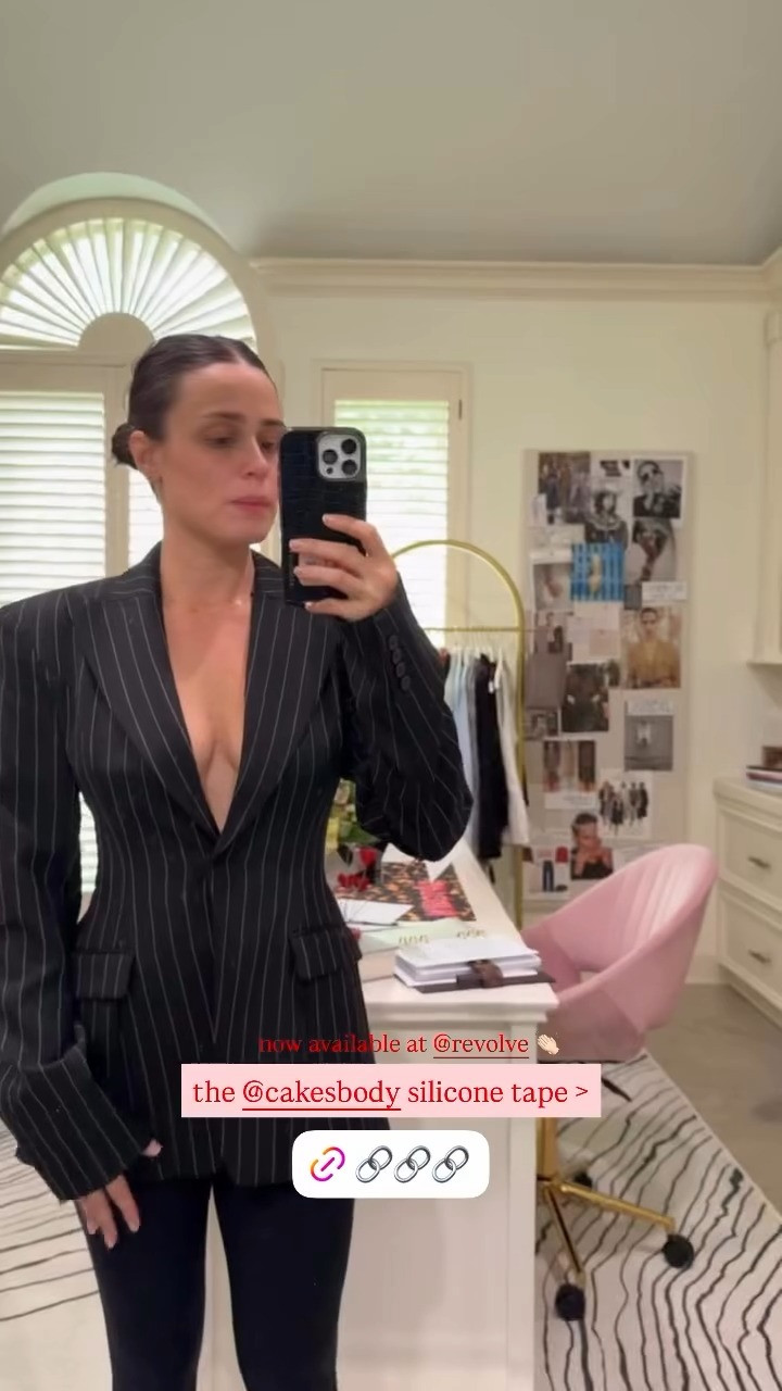 Cakes Body just landed on Revolve and "the girls" have never been more supported — literally. This is the bra that does the lifting so your posture doesn't have to lie about how tired you are. No underwire digging in, no straps announcing themselves through your shirt, just actual shape where you want it.

If you've been holding out for something that works as hard as your push-up bra without the 9pm "I need to be freed" moment — this is it. 

 