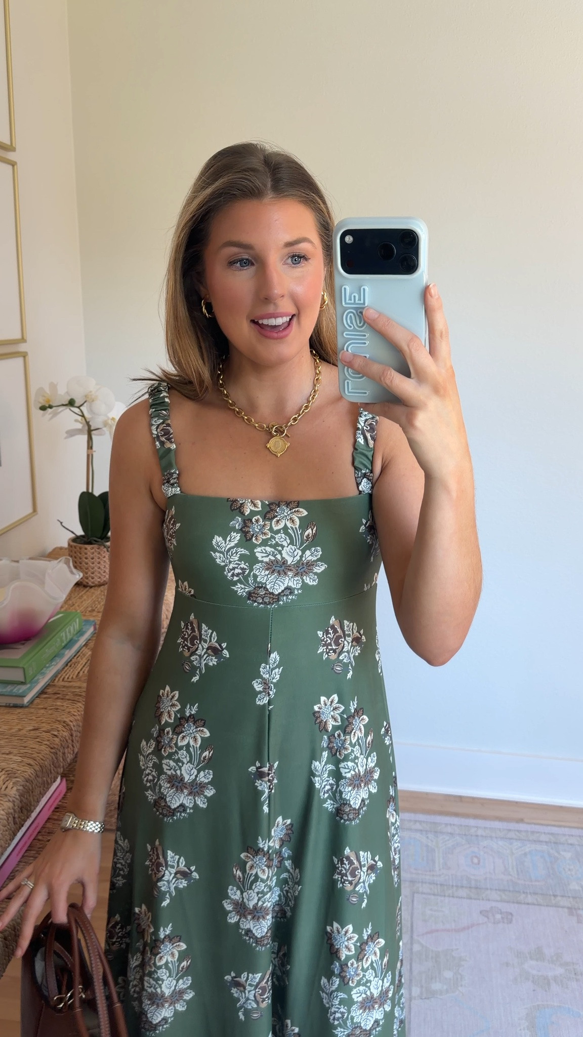 Casual fall everyday dress! Wearing an XS. Code LOUISE15