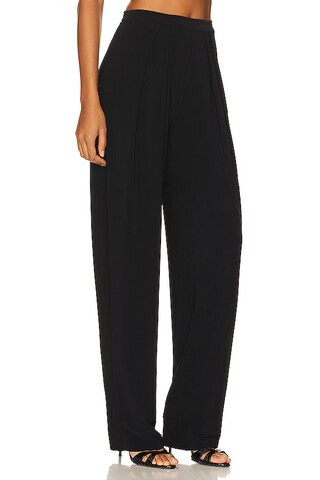 Tapered Pleated Trouser in Black | Revolve Clothing (Global)