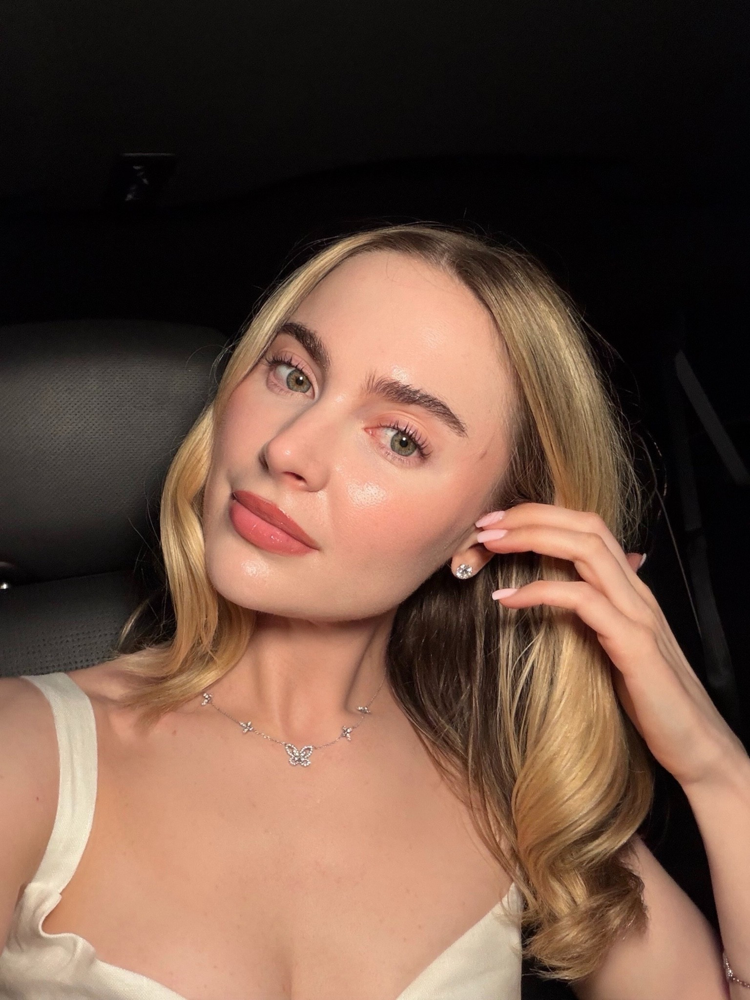 All makeup used linked! I use the palest shade in the ilia skin blur, dream bigger shade for the sweed lip liner, and the charlotte tilbury lipstick and setting spray! Orgasm shade for the nars blush! Nothing on my lashes just a lift and tint by Luxy Nails and Lashes Chicago!