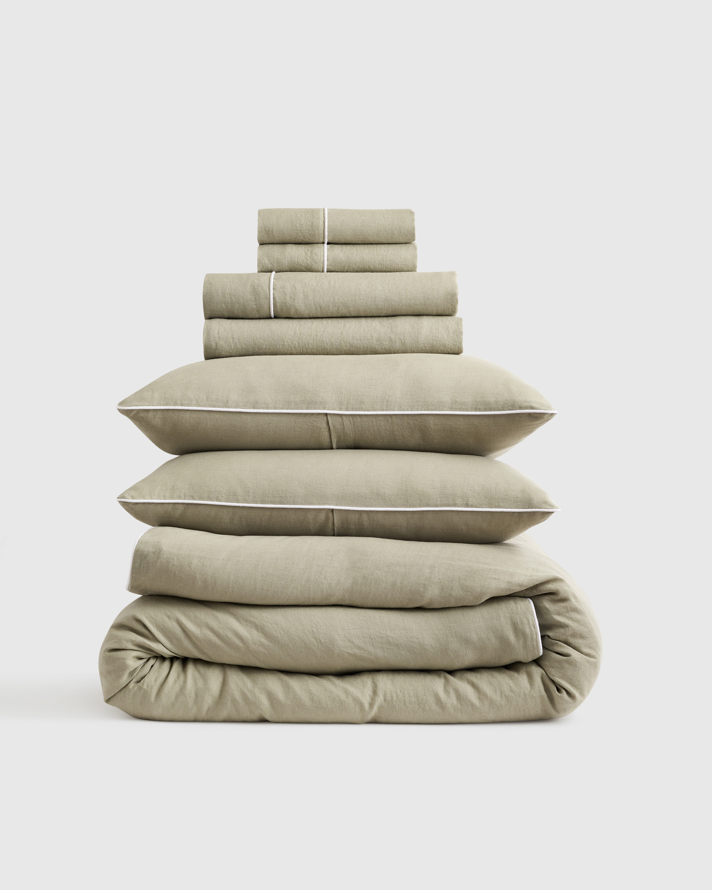 Quince | European Linen Piped Deluxe Bedding Bundle in Willowleaf/White, Size Queen | Quince