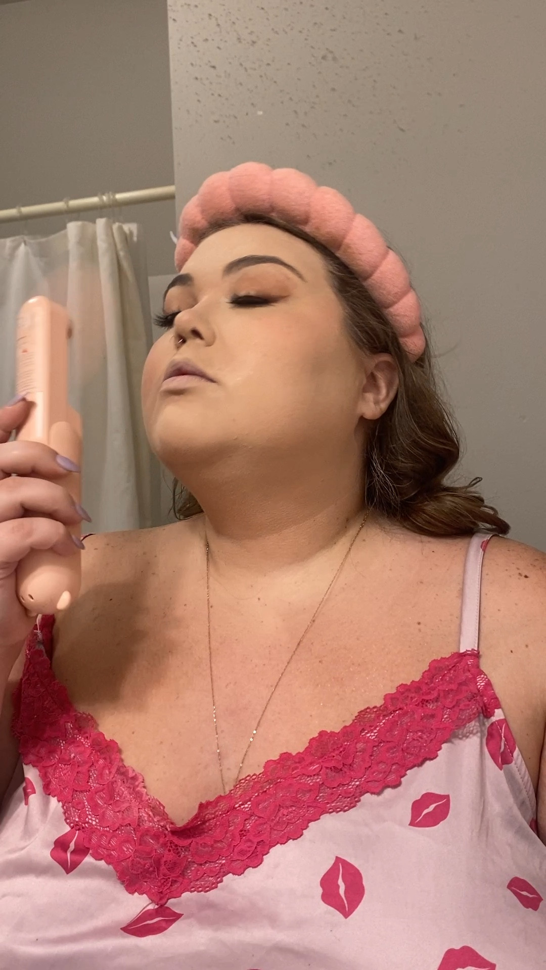 the fan that sets my makeup🪭

#LTKbeauty #LTKstyletip #LTKplussize