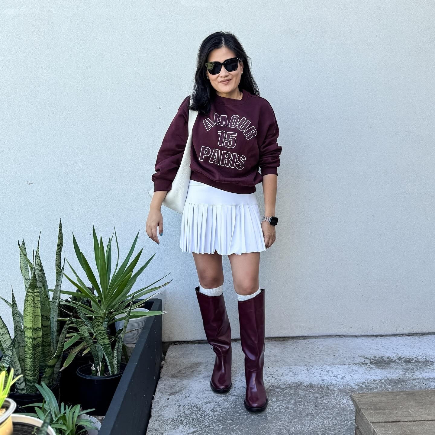 Someone stop me from getting all the boots. 🤣 I’m searching for a gray or taupe one now. Any recommendations? 

𝐎𝐔𝐓𝐅𝐈𝐓 𝐃𝐄𝐓𝐀𝐈𝐋𝐒:
Boots & Sweater: @hm ; Skirt: Not Sure ; Bags & 🌞: Usual

#fallfashion #fallstyle #petitestyle #kneehighboots #falloutfit #burgundy #falltransitionoutfit #styleinspiration #styleinspo
