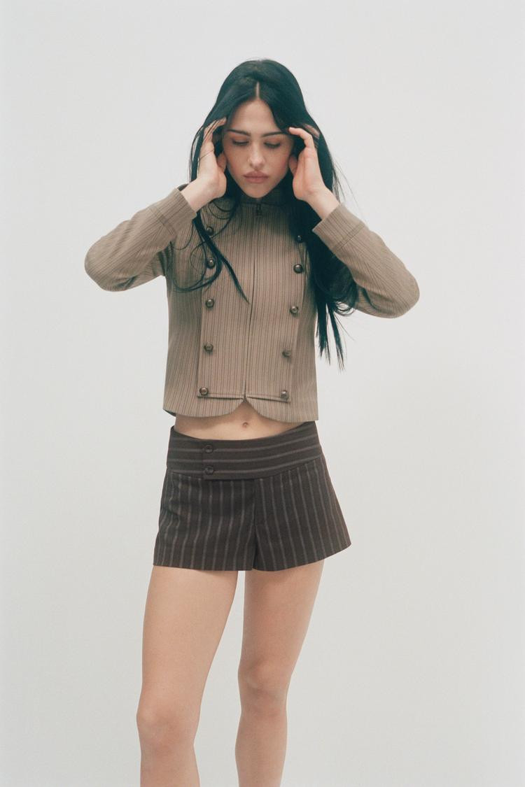 Low-rise shorts with a wide waistband. Faux back welt pockets. Front zip, interior button, and co... | Zara US
