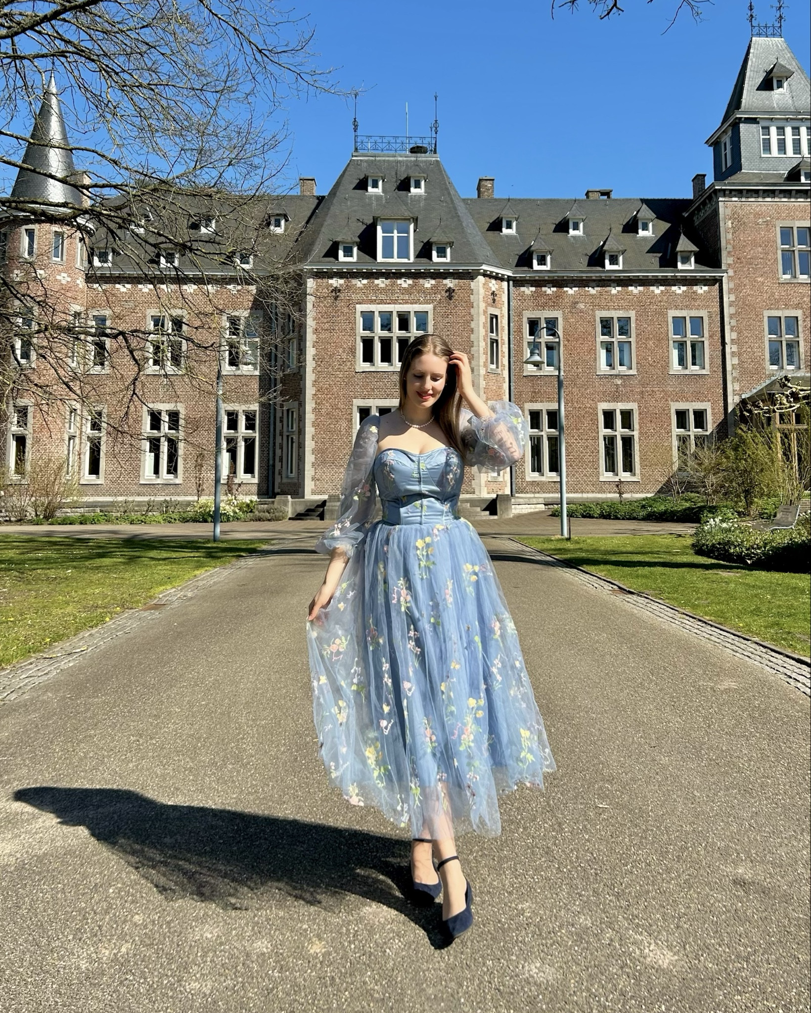 “Be kind, have courage and always believe in a little magic.” — Cinderella 💙✨

Blue dress by @ retrostage_official AD 

#Cinderella #castle #princess #princessdress #travel

#LTKstyletip #LTKdresses #LTKsummer