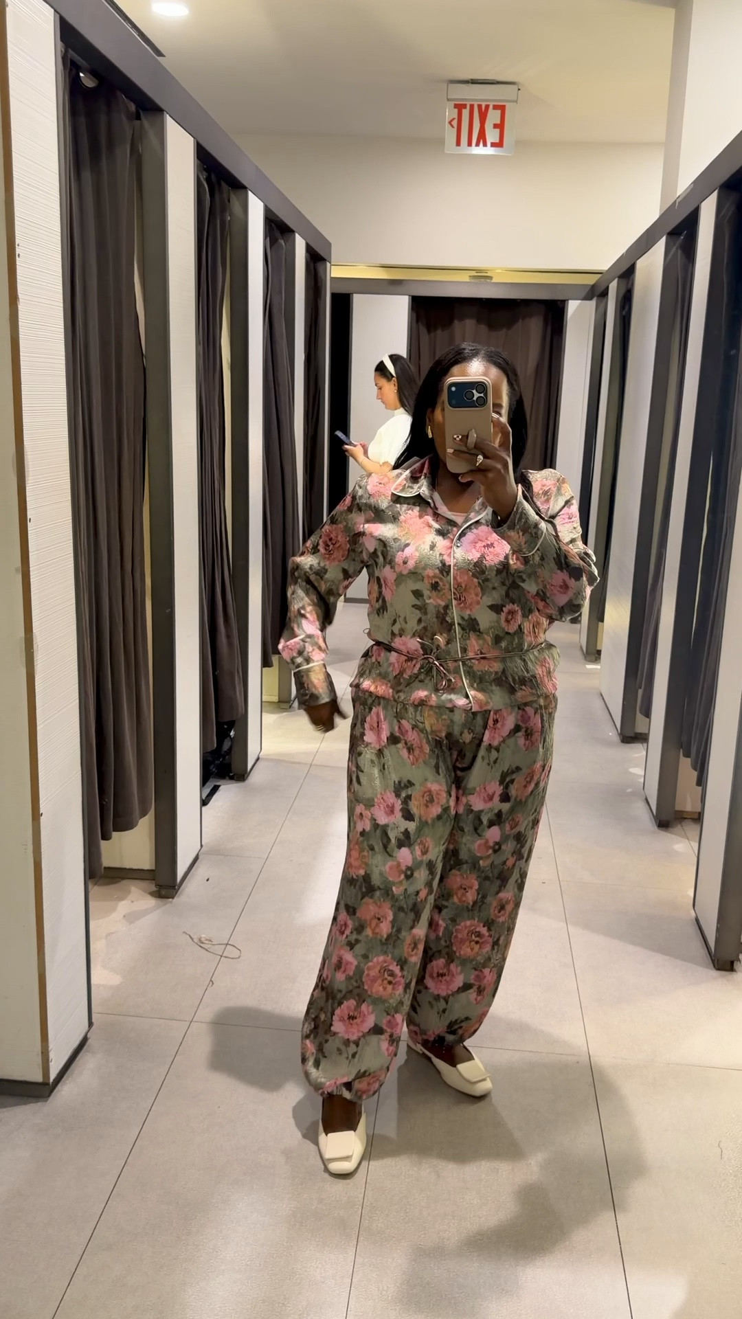 How fun is this floral printed balloon pants and top from @Zara! Wearing a size M in both pieces!

#LTKgrwm #LTKMidsize #LTKPetite