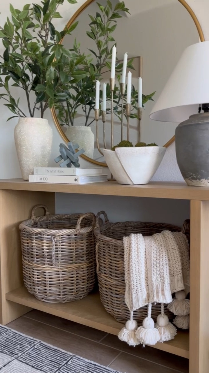 Entryway inspo✨


Console table
Storage
Sideboard
Lamp
Lighting
Greenery
Table decor

#LTKHome #LTKSummerSales #LTKFindsUnder50