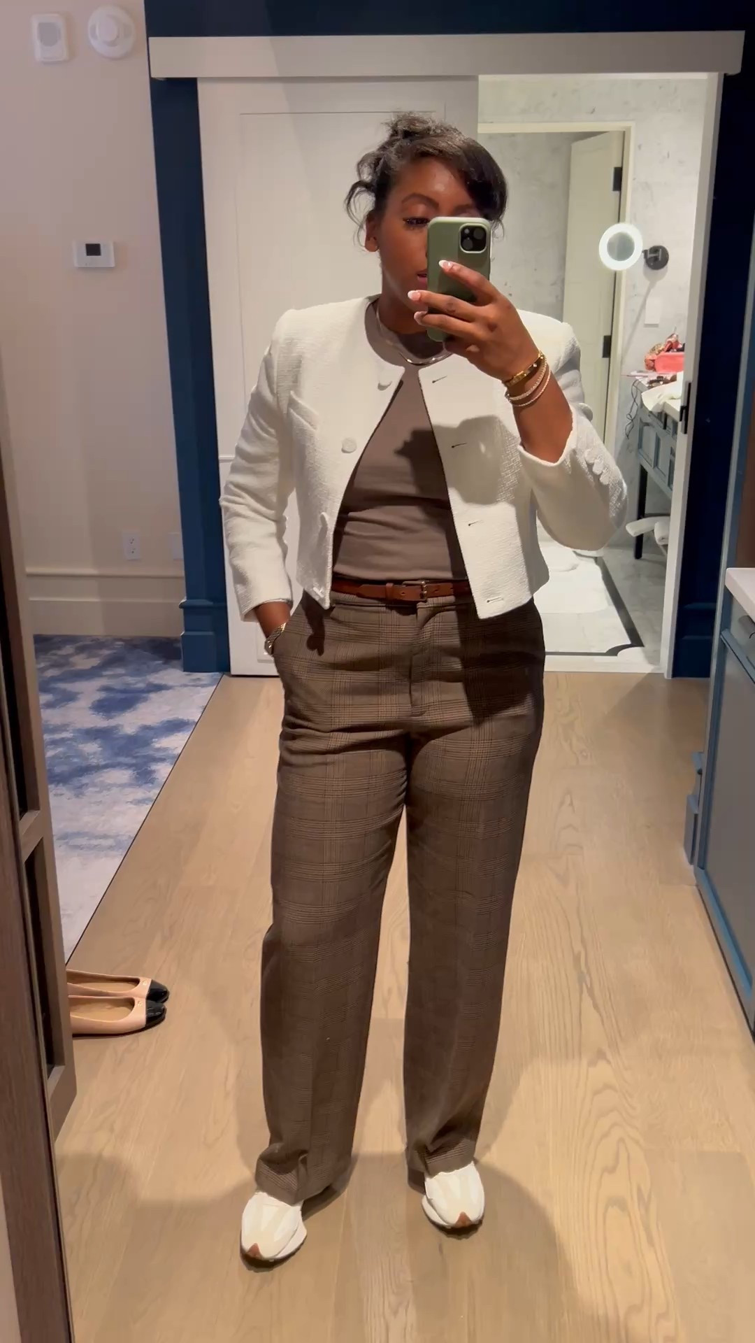 Yall know we are on the move at work conferences! Linked up a sneaker that pairs well with an office look.  #aritzia @aritzia 

#LTKStyleTip #LTKWorkwear #LTKShoeCrush