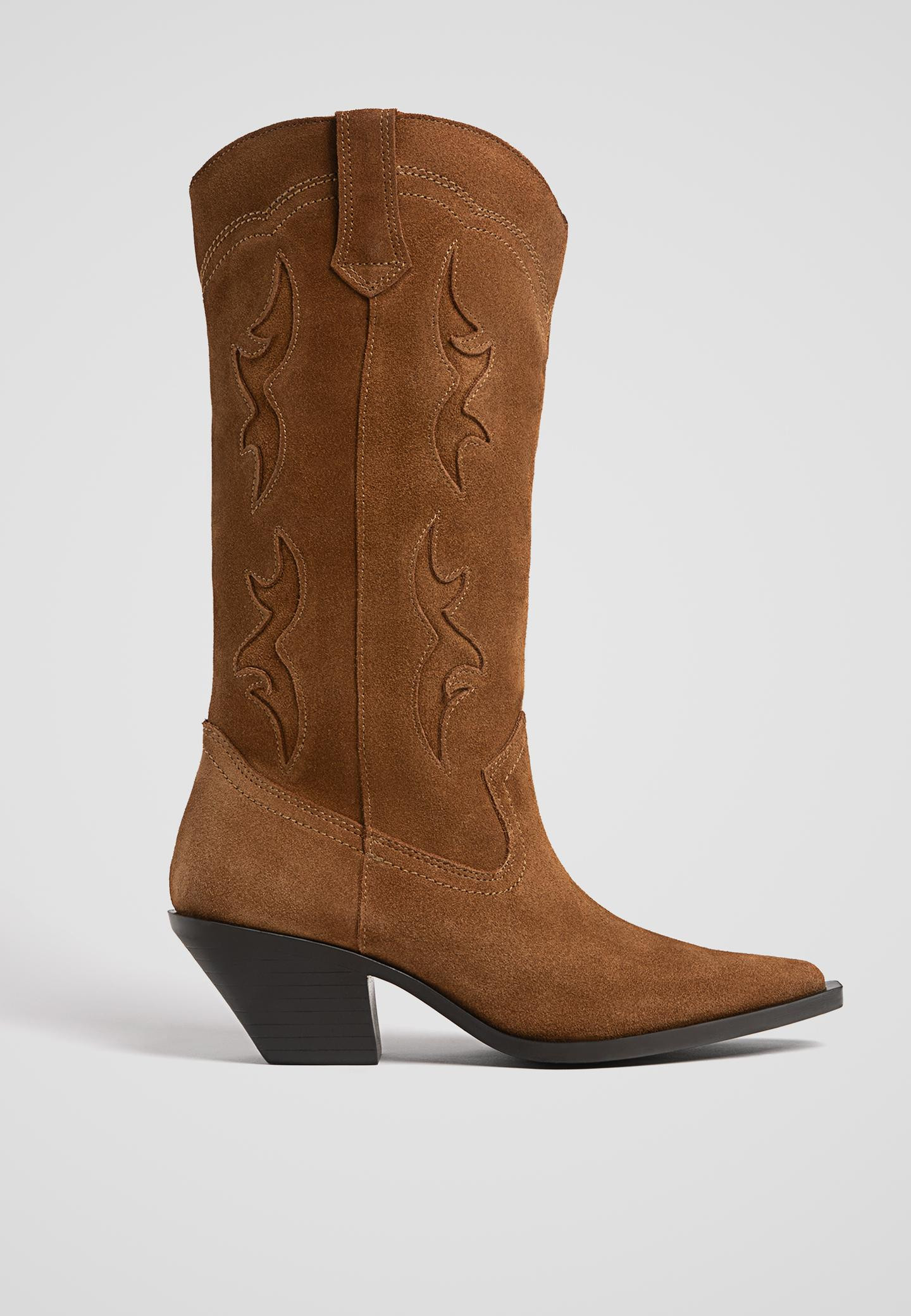 Bottes cowboy en cuir avec surpiqûre sur la tige. Disponibles en marron. Hauteur du talon : 5 ... | Stradivarius (FR)