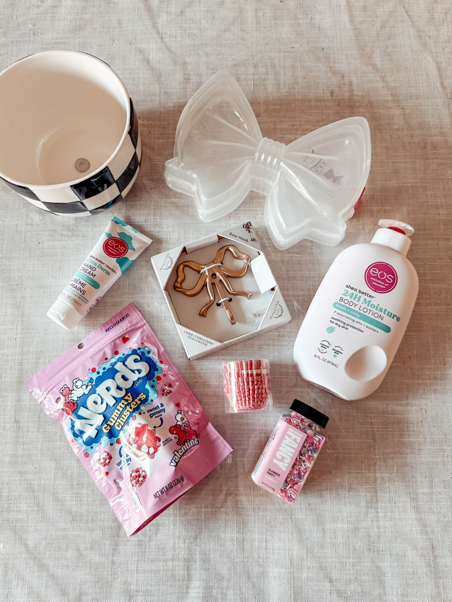 { sweet valentines ❥

Valentine’s Day at Walmart . Love Basket Filler . EOS Fresh + Cozy . Black and White Checkered Planter . Clear Bow Container } 

#LTKFindsUnder50 #LTKBeauty #LTKHome