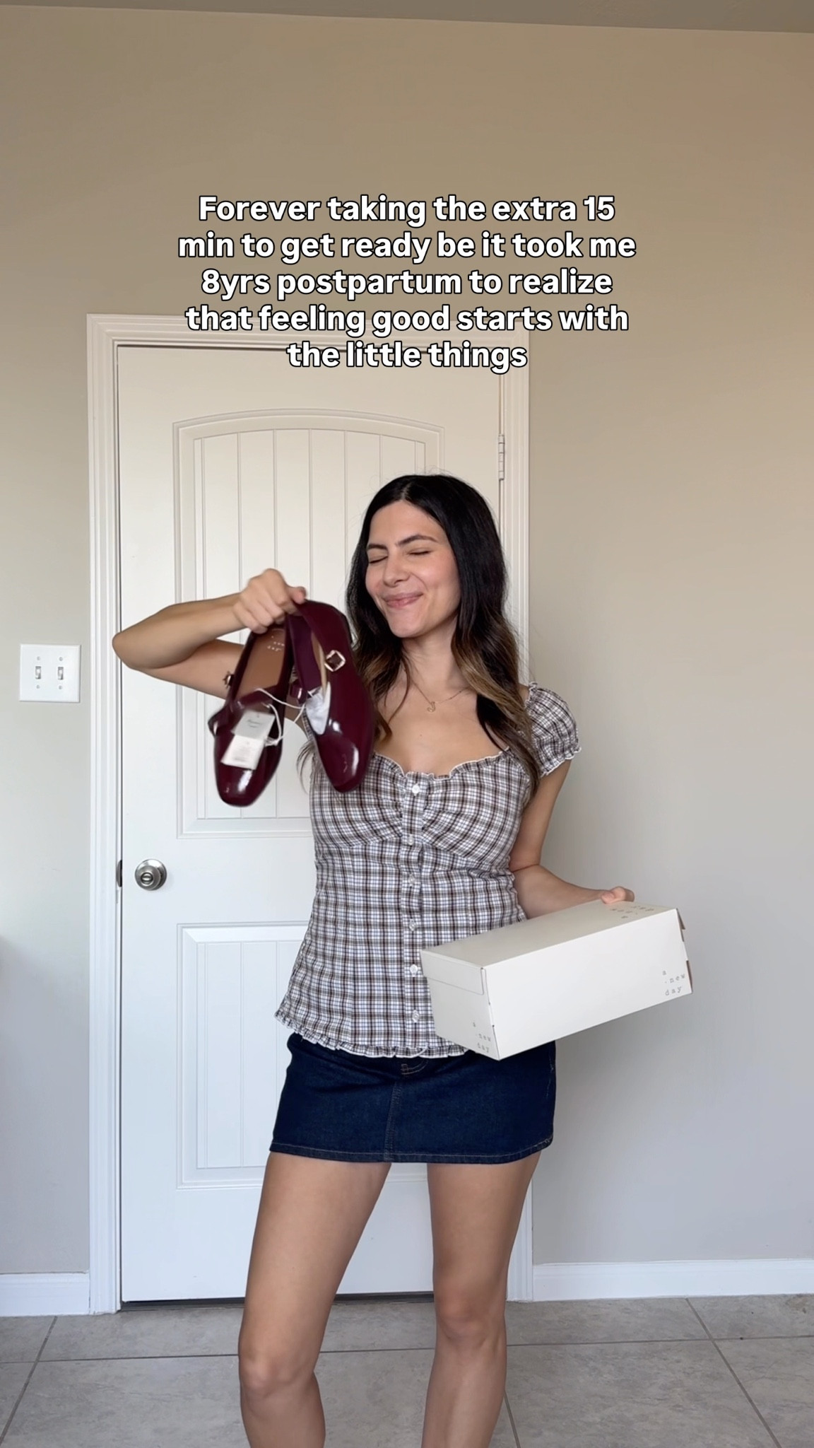 Warm fall ootd 🍂
Size small in top & 25 in denim skirt 



Ballet flats, plaid top, dark blue denim skirt, Abercrombie, casual fall outfit 