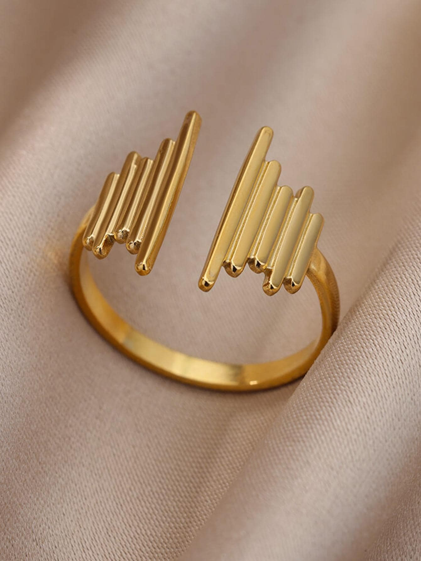Geometric Decor Cuff Ring | SHEIN