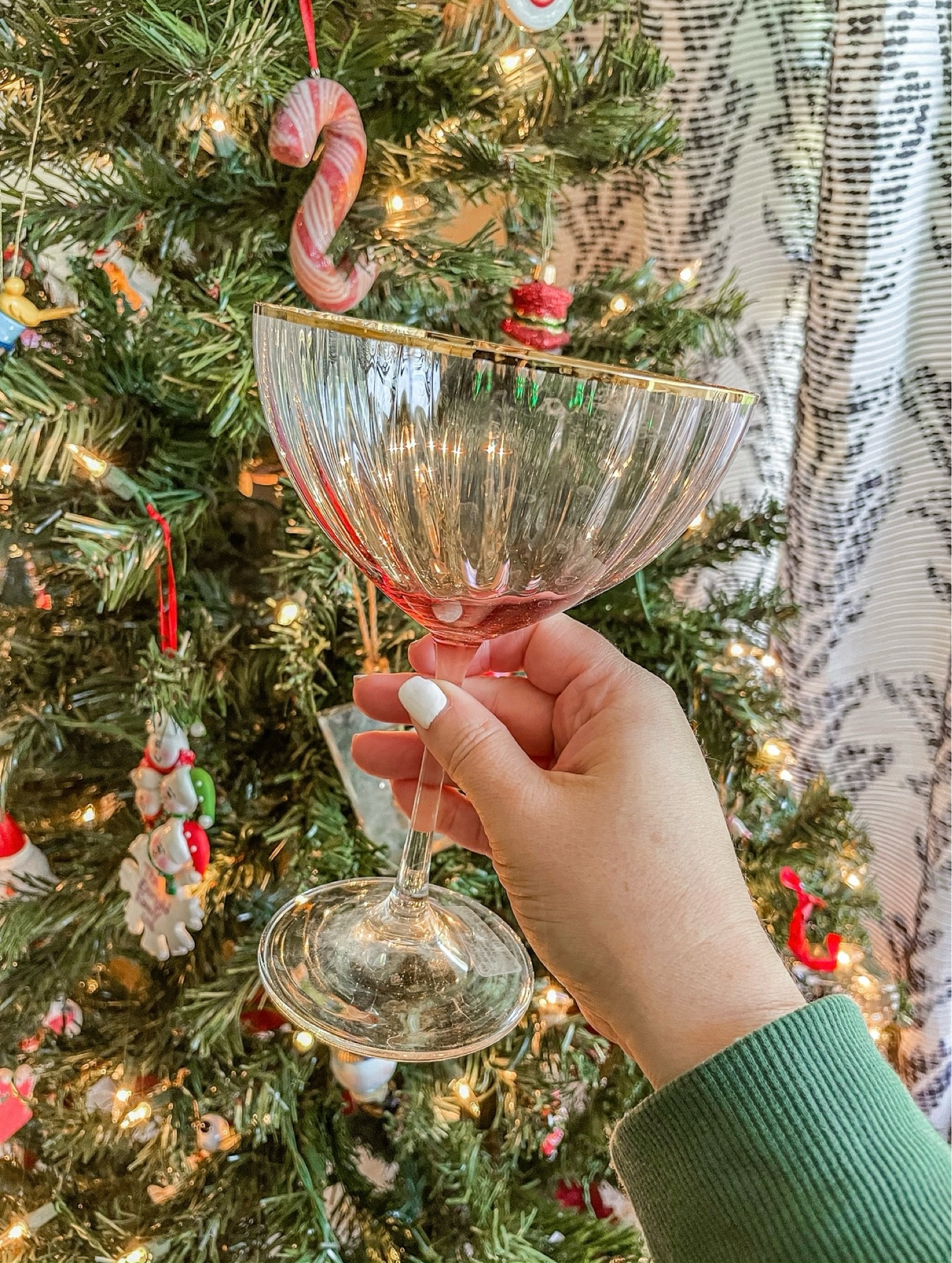 Anthropologie glassware!! Use code SHELLI30 for 30% off!! 

anthropologie, anthro home, anthro glassware, kitchen finds, holiday party finds, home finds, glassware, wine glass, martini glass 



#LTKHome #LTKHoliday #LTKSaleAlert