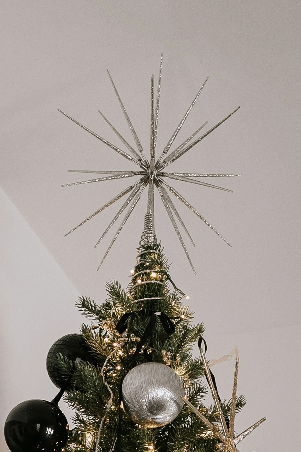 Dazzle Tree Topper - Silver | THELIFESTYLEDCO