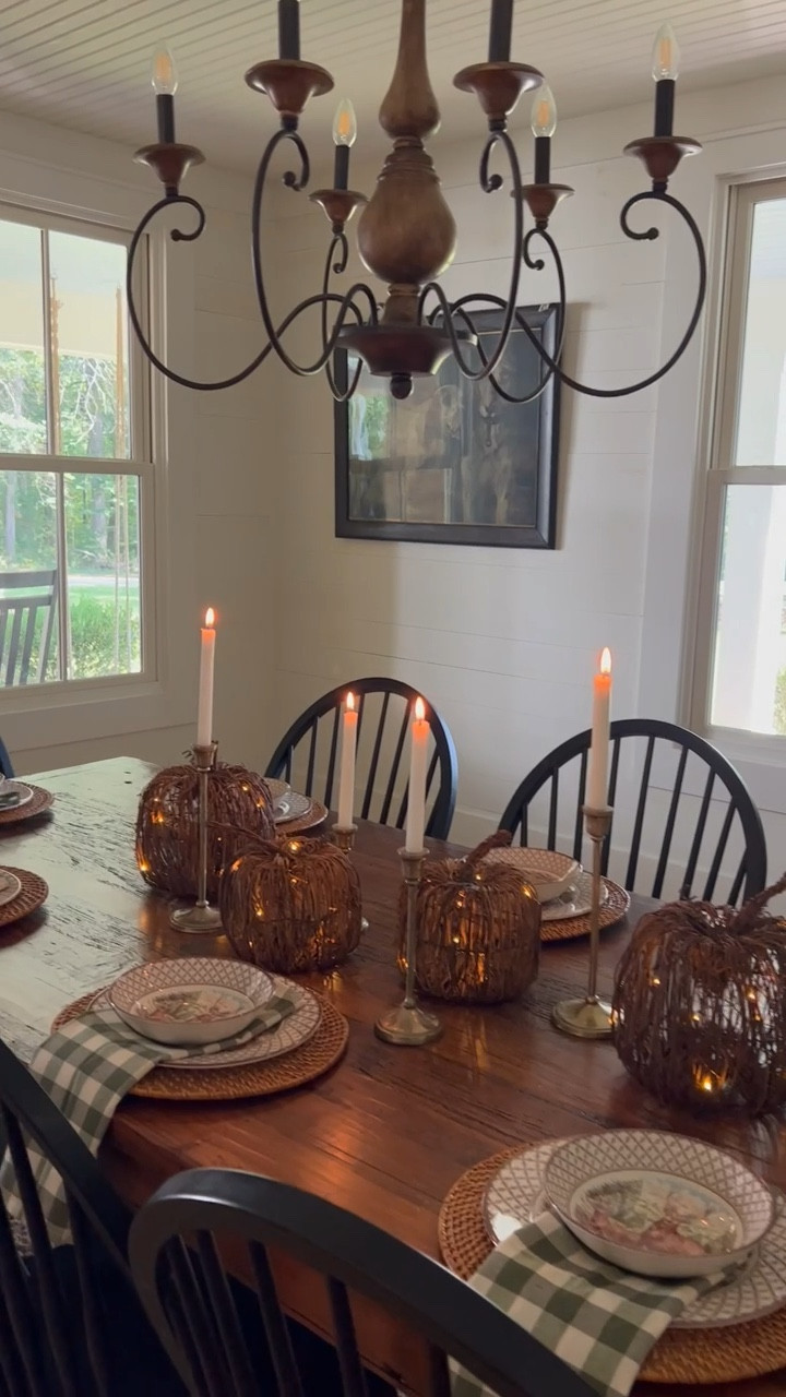 An easy yet simple #falltablescape #falldecor #amazonhome 


#LTKHome #LTKSeasonal #LTKVideo