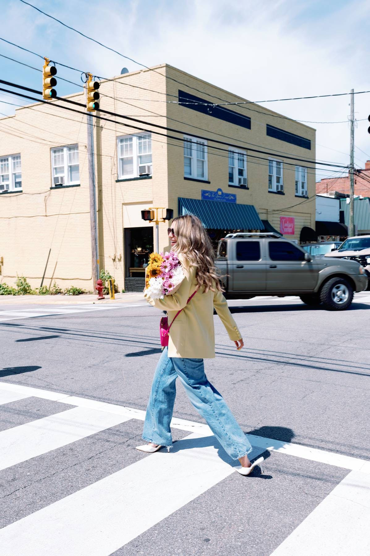 In love with this look! So good for headshots and spring- I’m a small in the blazer and the shoes I got my true size! (If in between I would size up!)