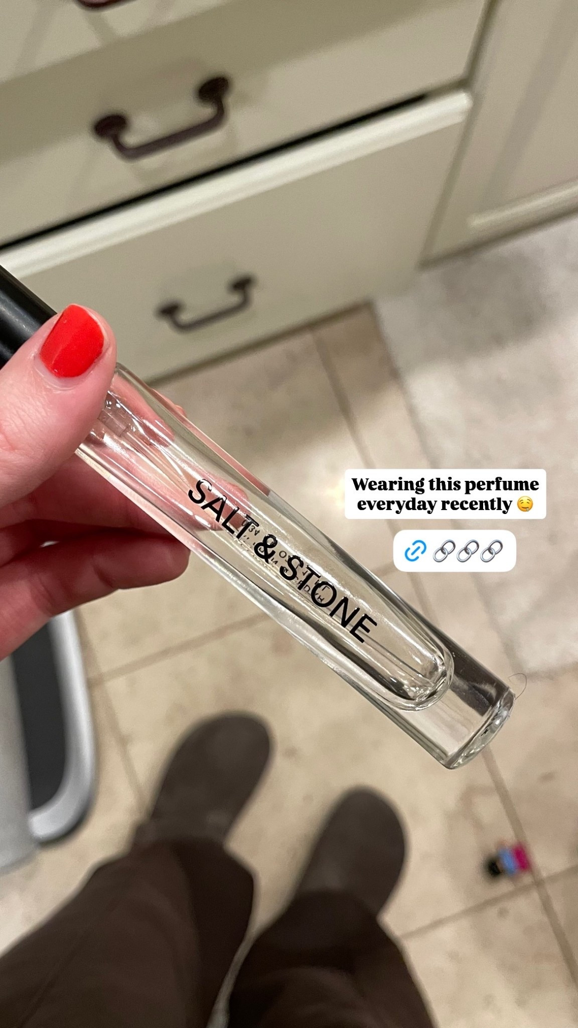 Wearing this perfume everyday recently 🤤 @Salt & Stone