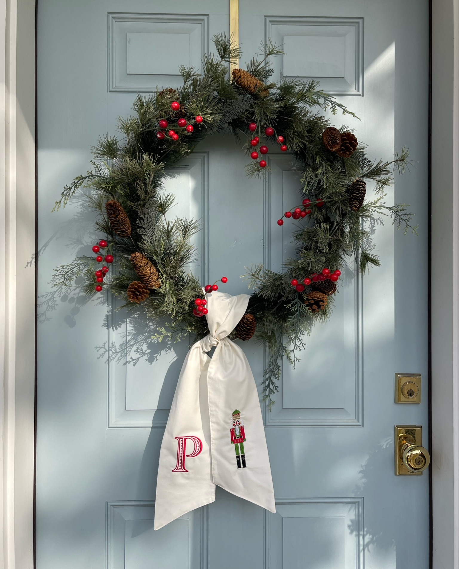 The cutest Christmas wreath sash 🎄❣️

#LTKHome #LTKSeasonal #LTKHoliday
