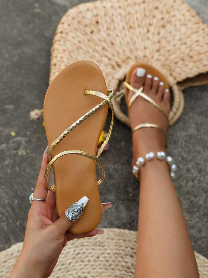 Women Embossed Detail Criss Cross Thong Sandals, Fashionable Gold Flat Sandals | SHEIN