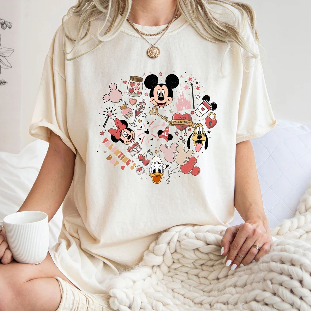 Comfort Colors® Disney Valentines Day T-shirt, Valentines Day T-shirt, Mickey and Friend Valenti... | Etsy (US)